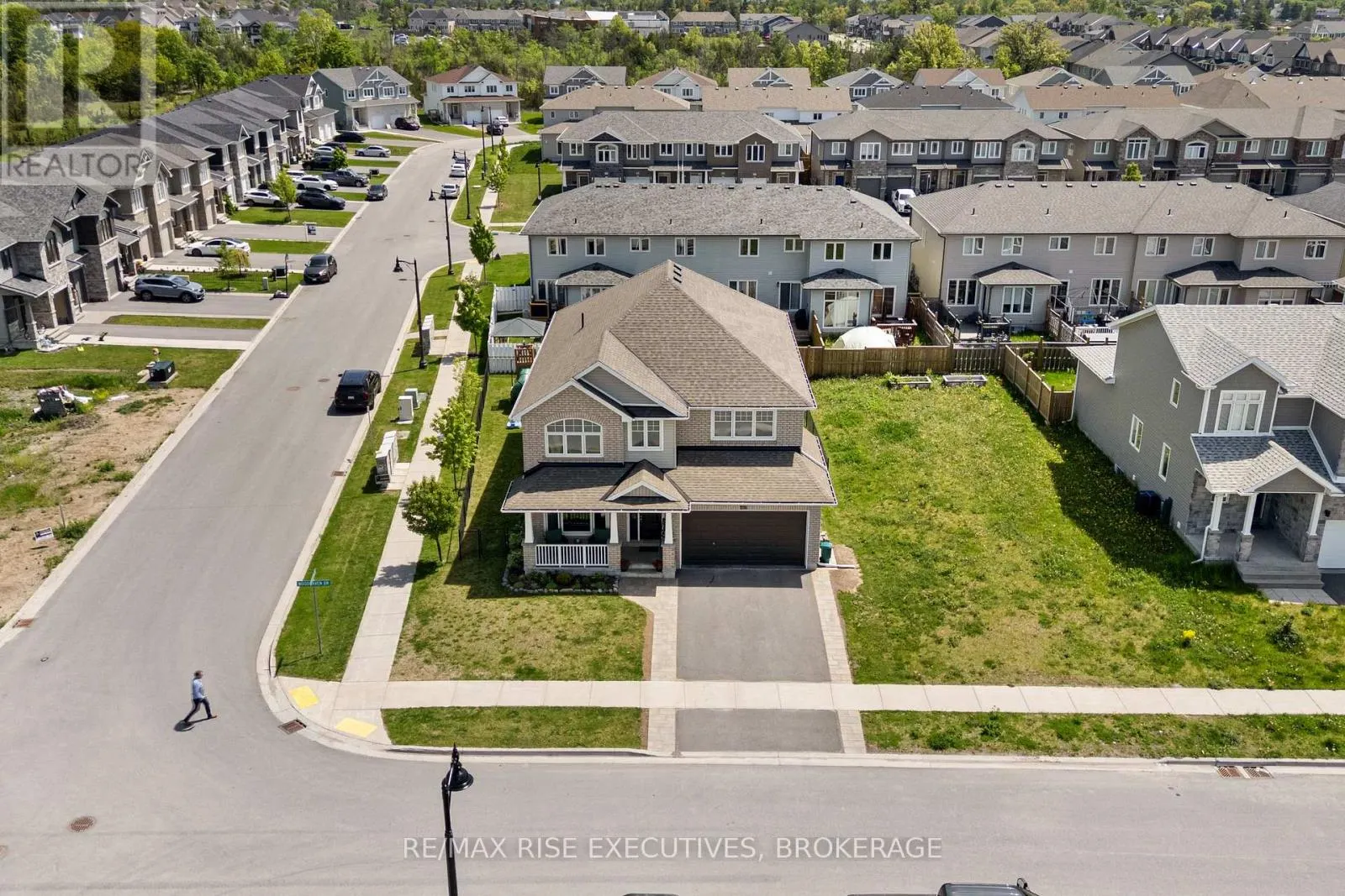 1118 WOODHAVEN DRIVE