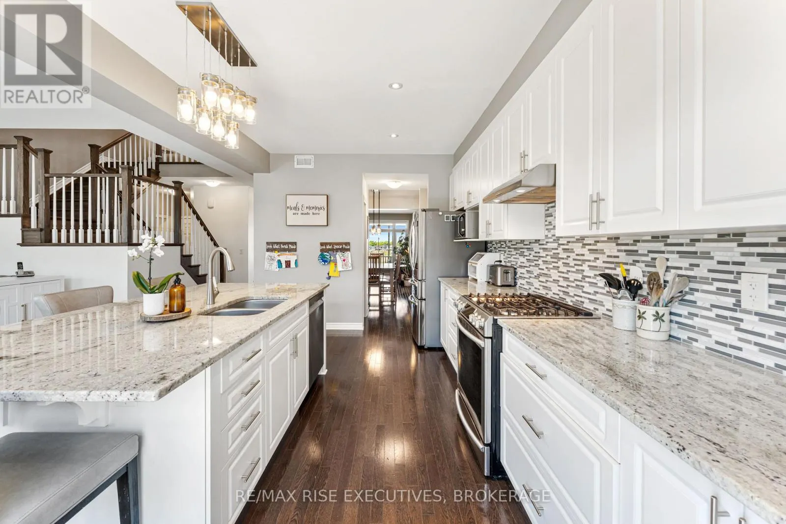 1118 WOODHAVEN DRIVE