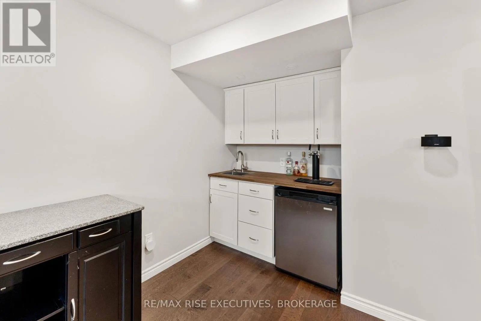1118 WOODHAVEN DRIVE