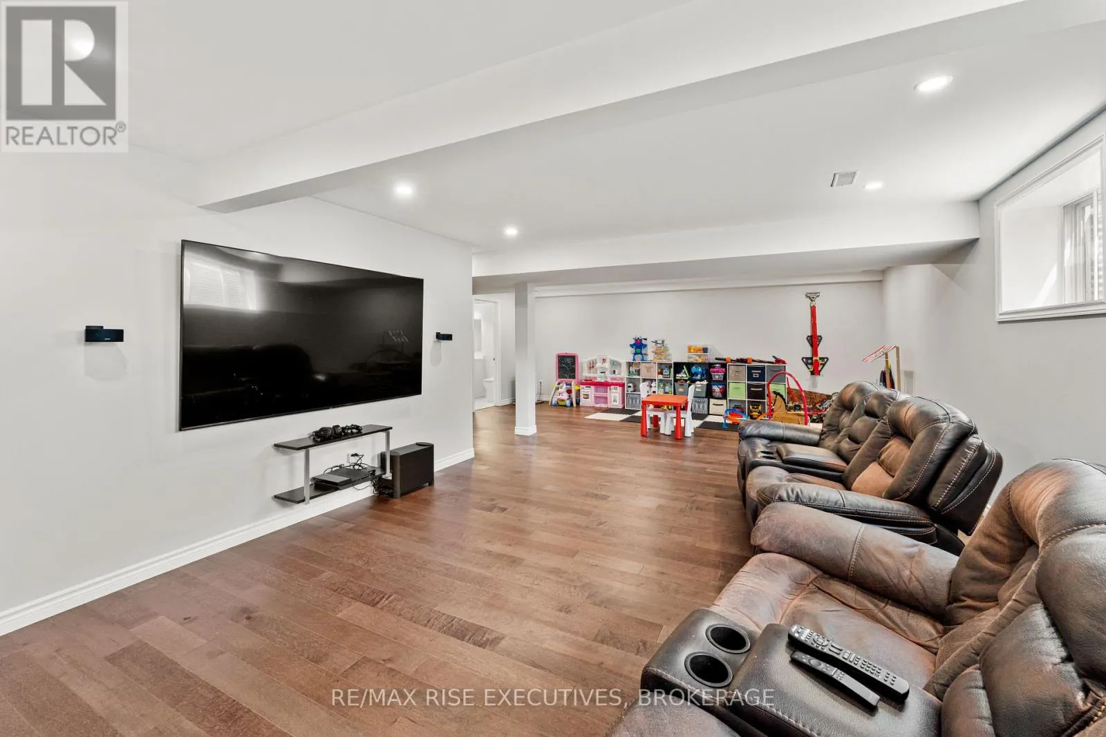 1118 WOODHAVEN DRIVE