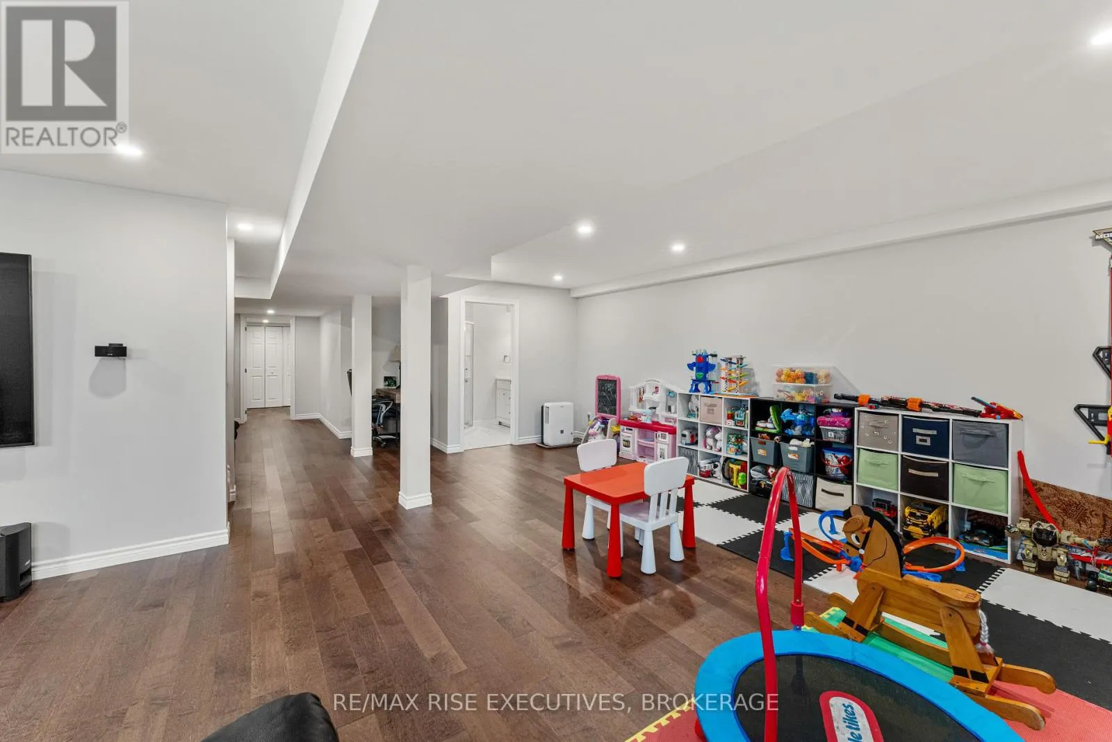1118 WOODHAVEN DRIVE