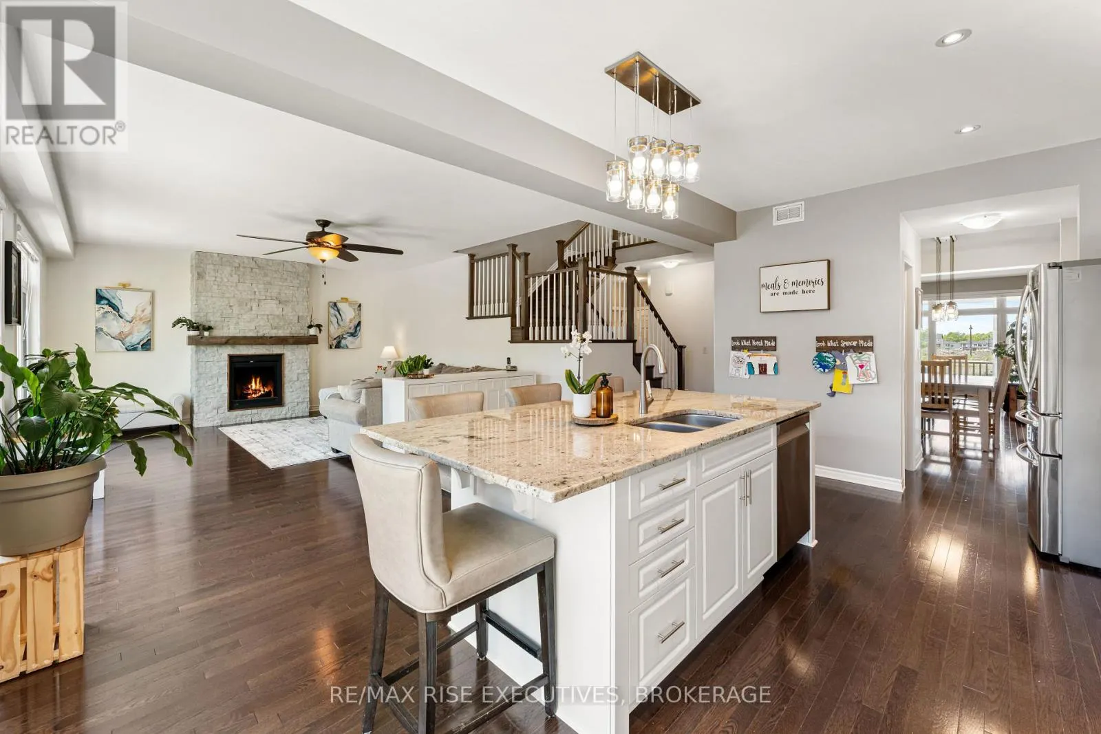 1118 WOODHAVEN DRIVE
