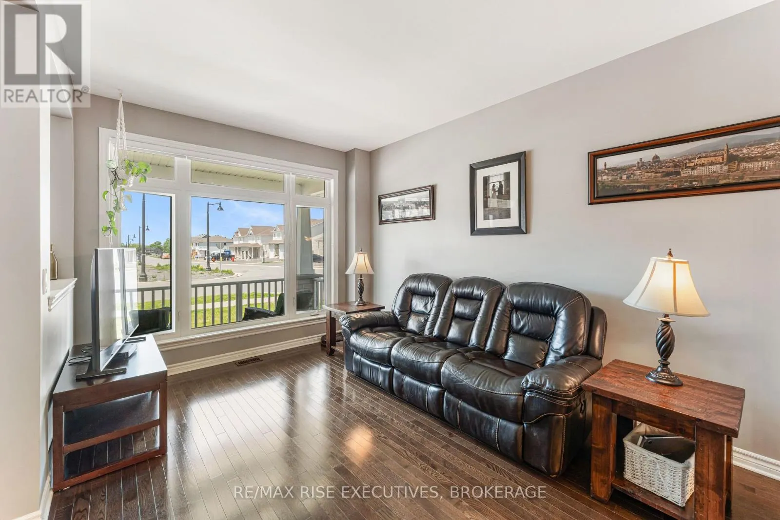 1118 WOODHAVEN DRIVE