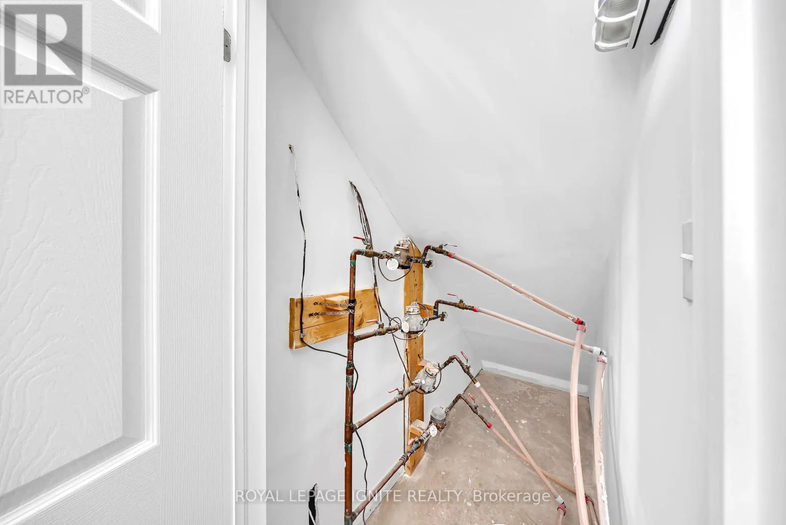 327 SPRUCE STREET