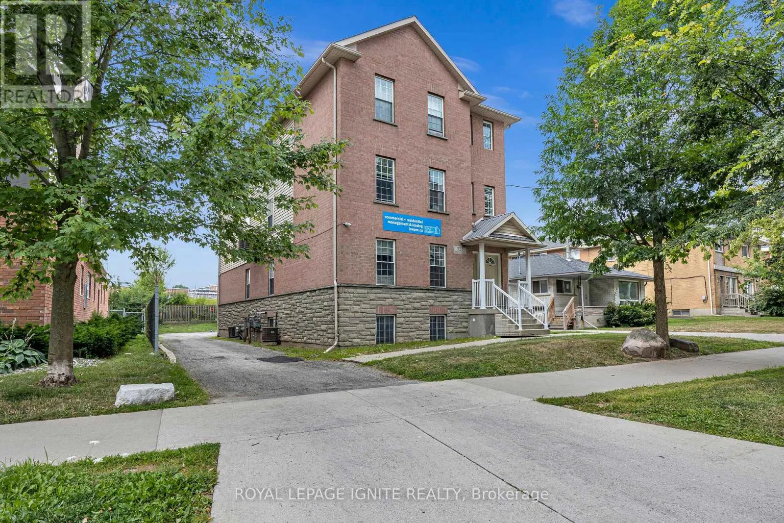 327 SPRUCE STREET