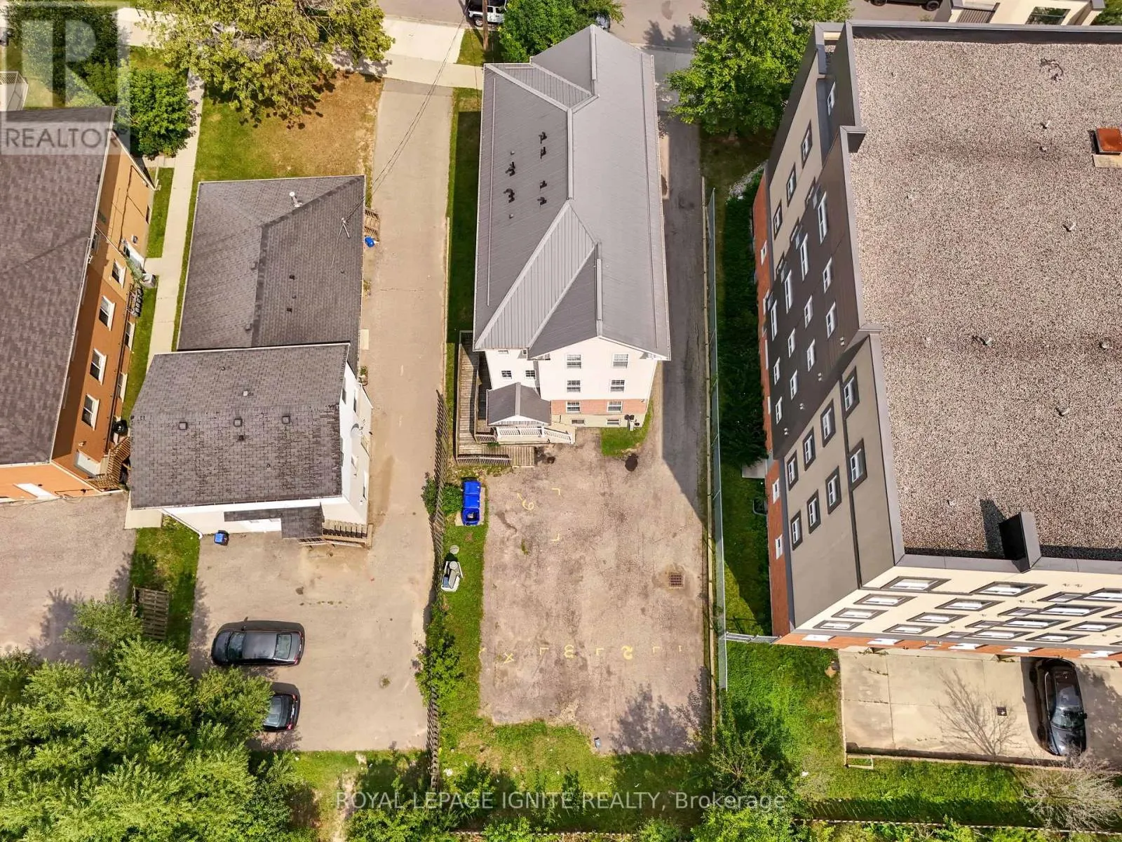327 SPRUCE STREET