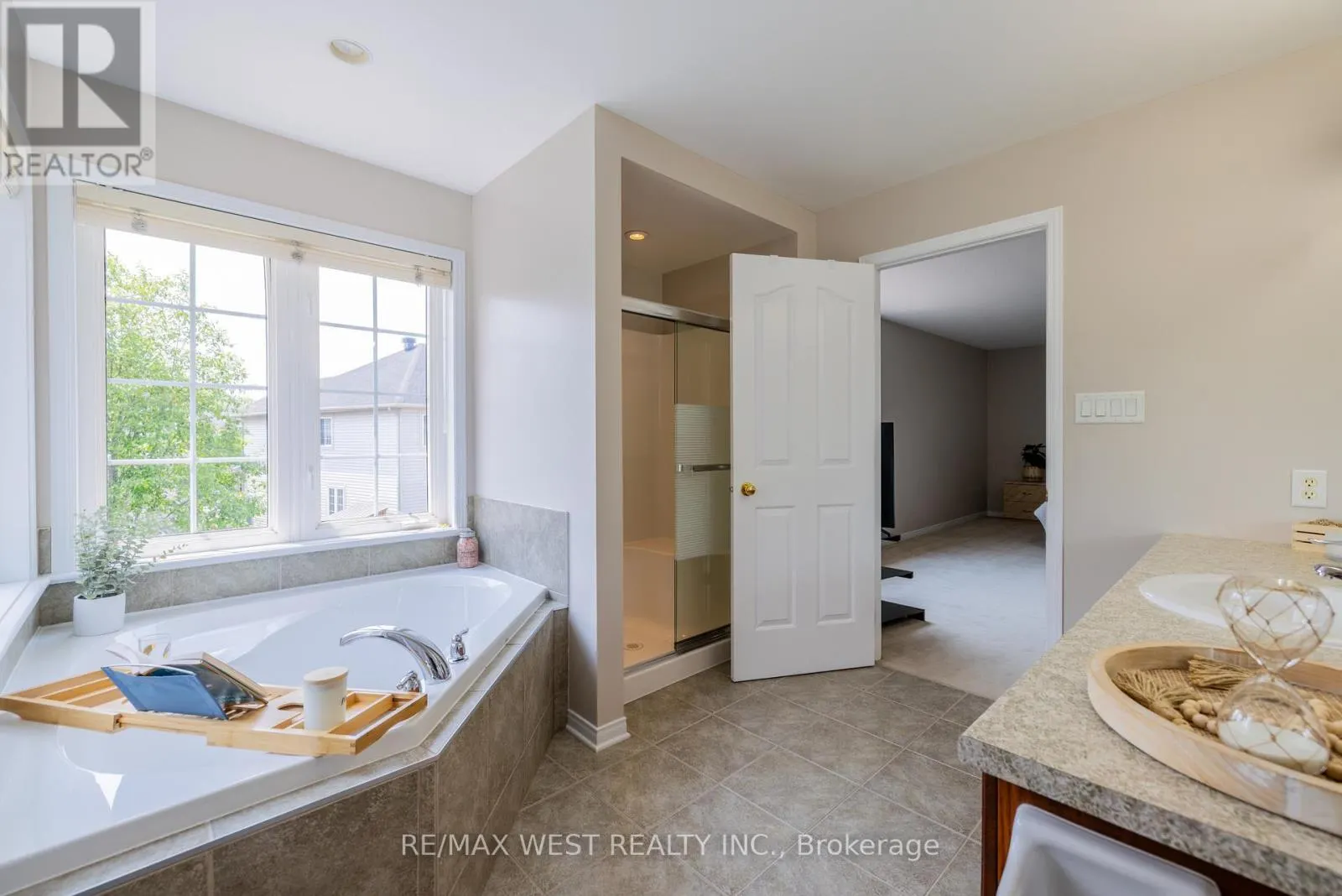 214 CASTLEGARTH CRESCENT