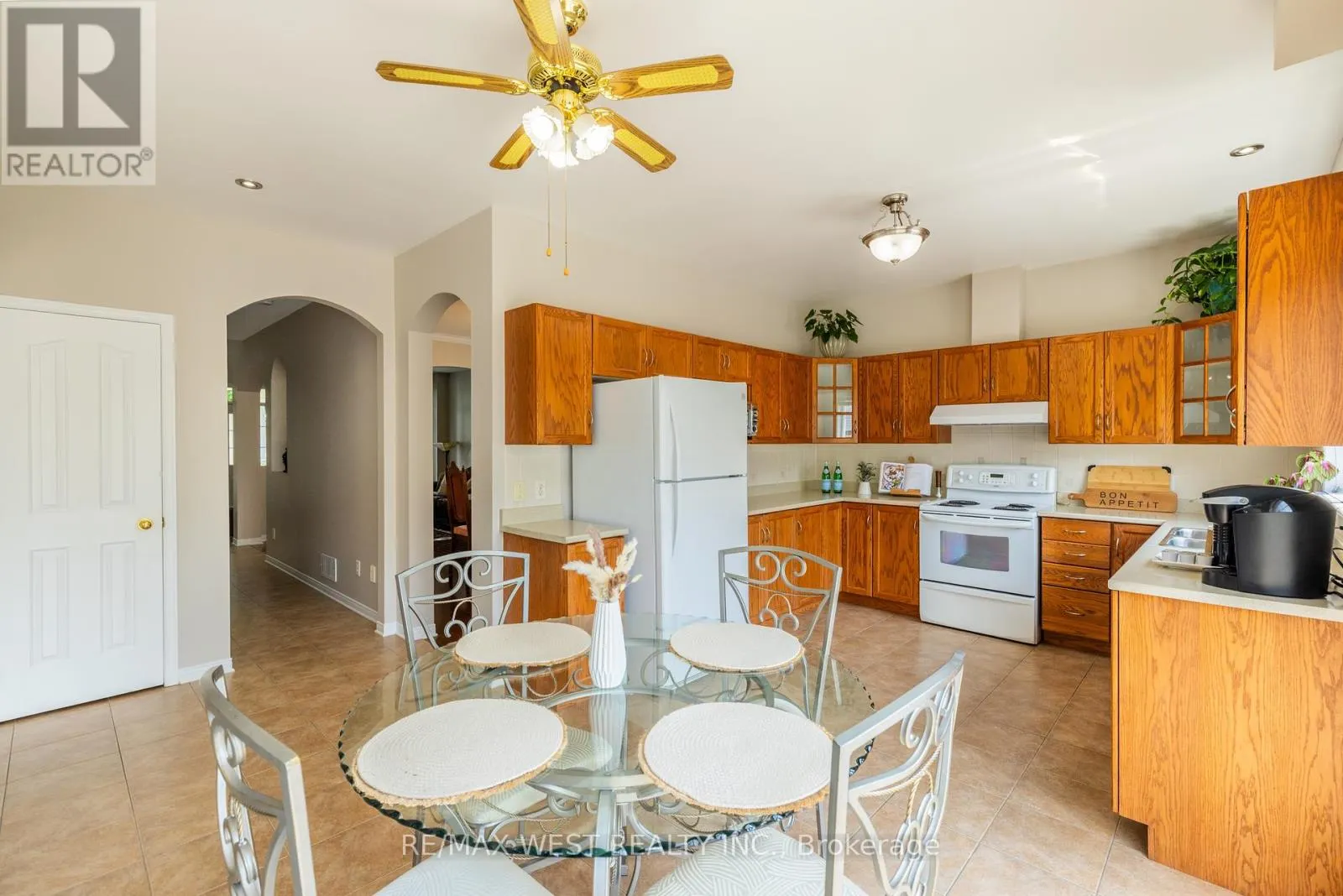 214 CASTLEGARTH CRESCENT