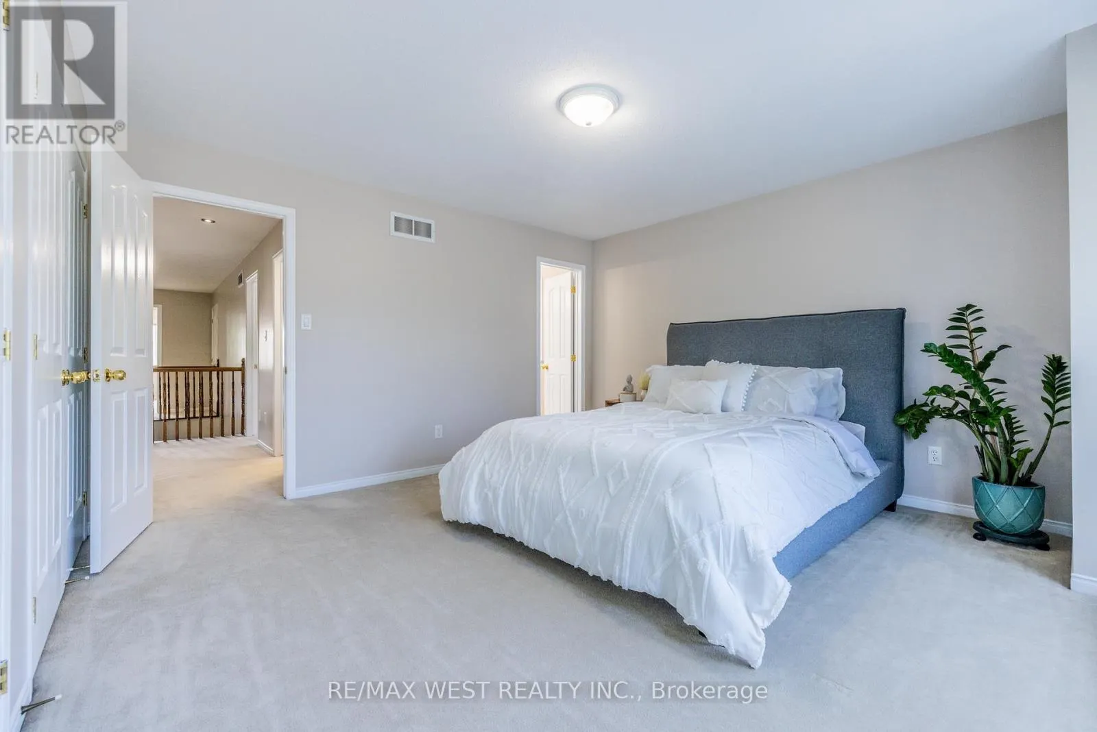 214 CASTLEGARTH CRESCENT