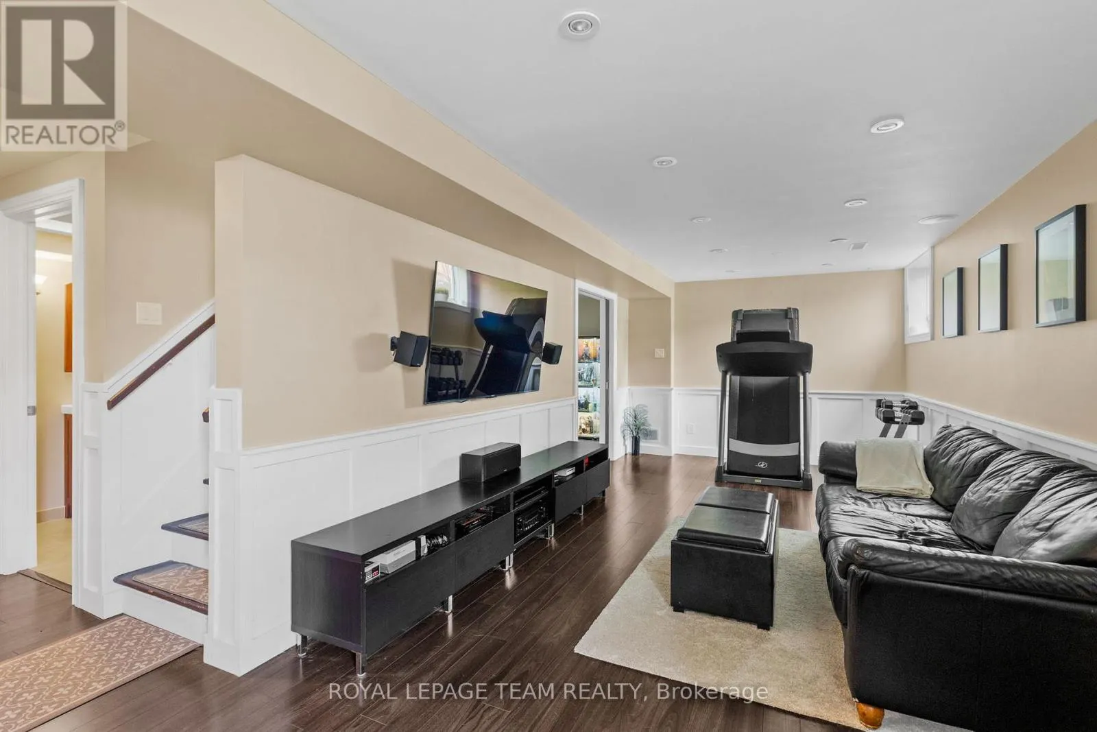 4 CANDOW CRESCENT