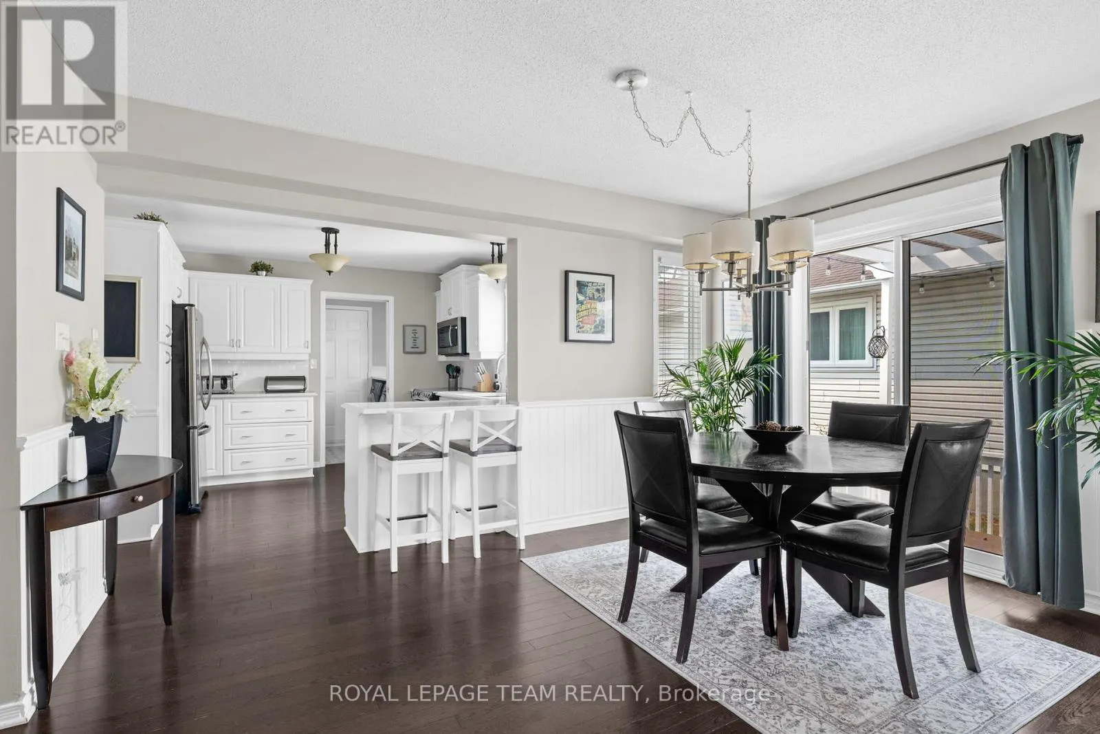4 CANDOW CRESCENT