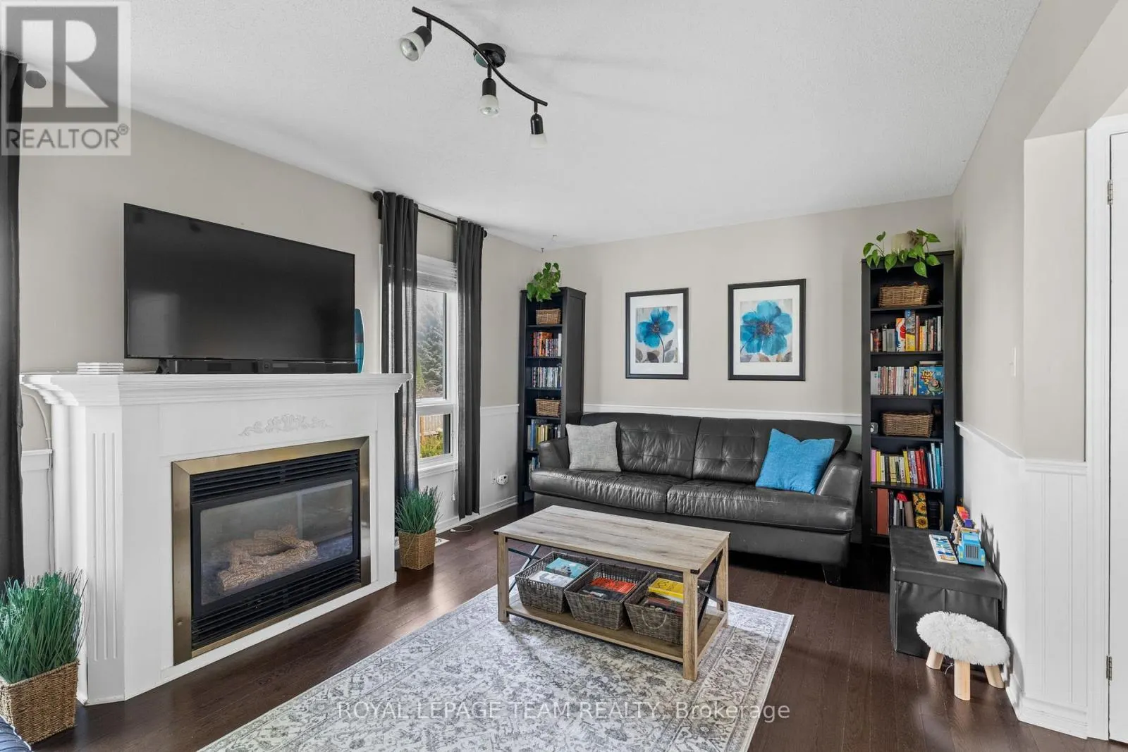 4 CANDOW CRESCENT