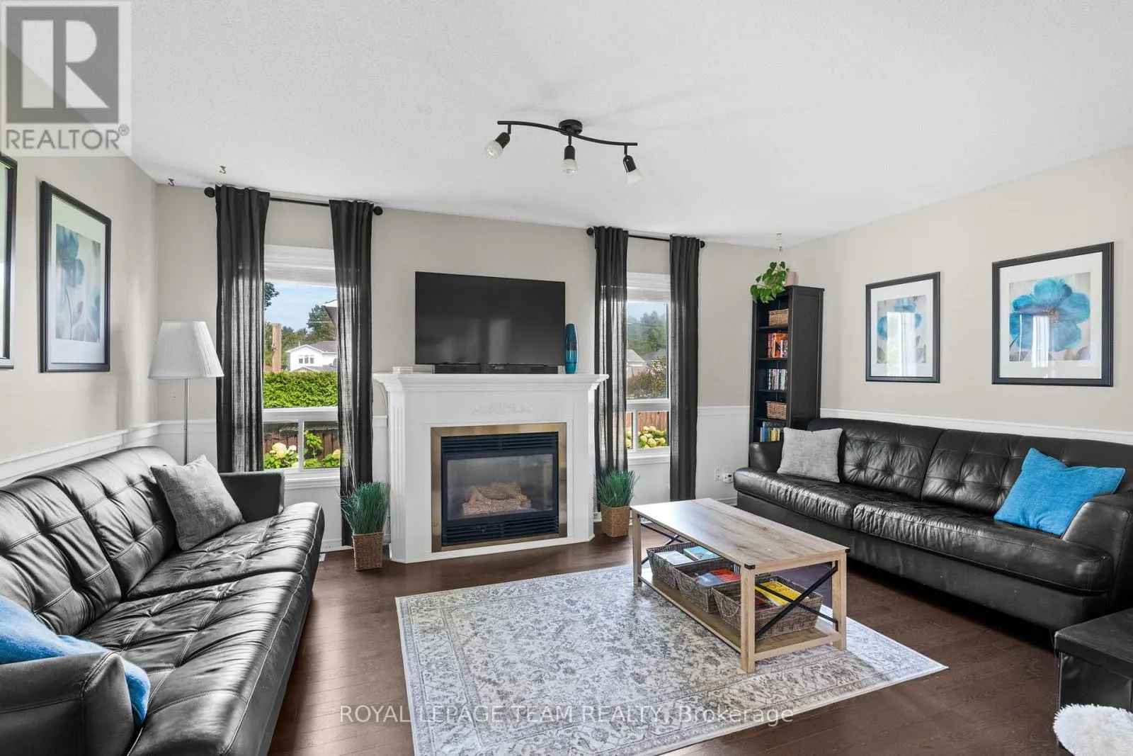 4 CANDOW CRESCENT