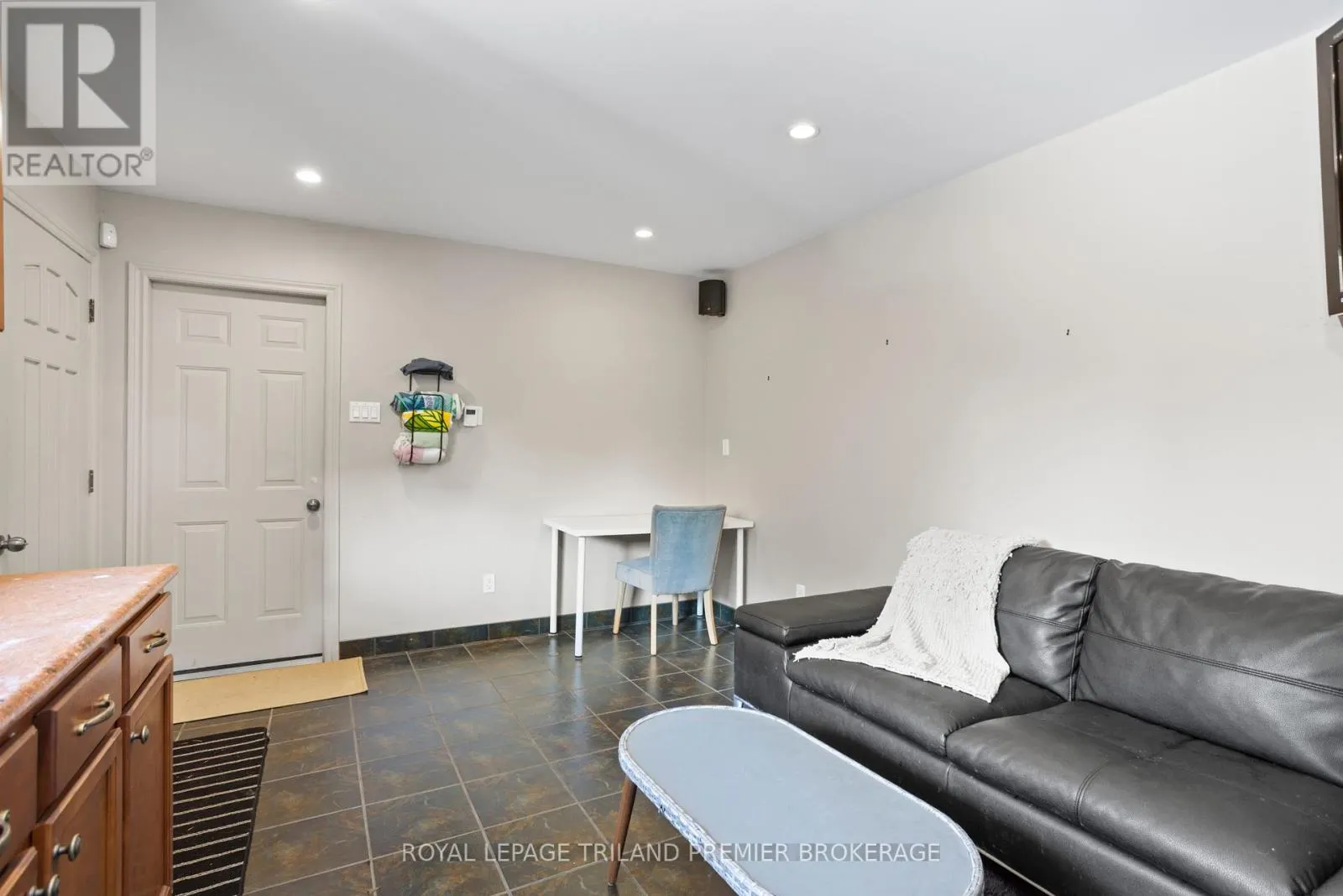 13 KANTOR COURT