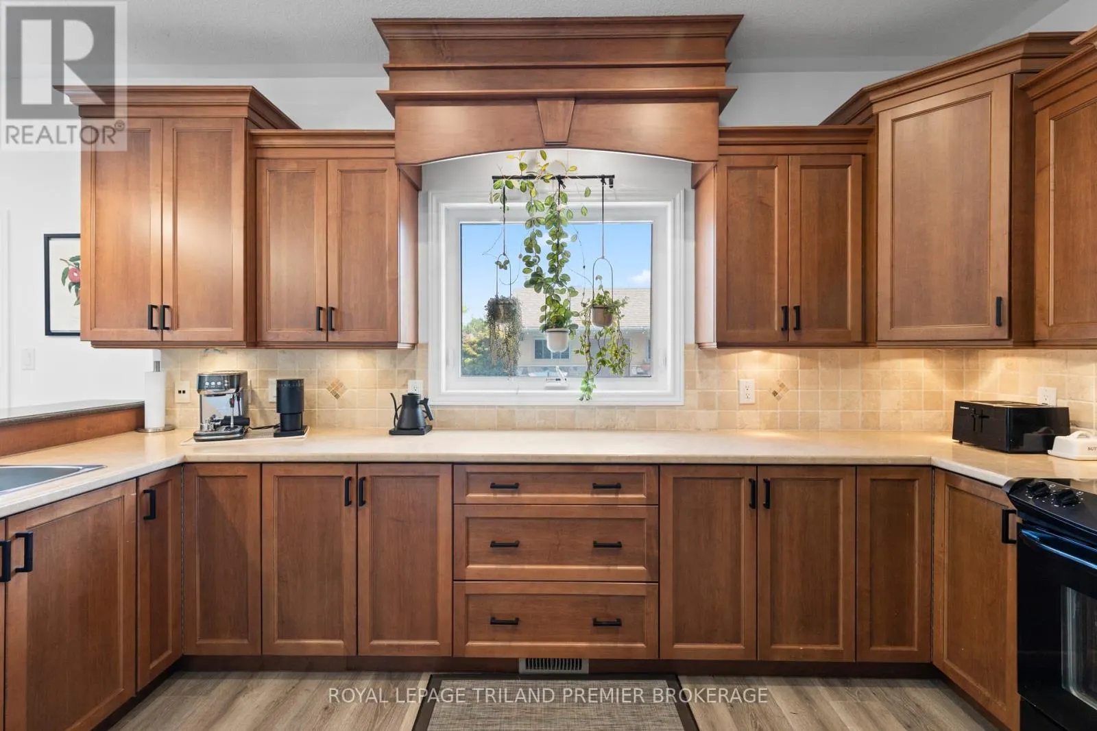 13 KANTOR COURT
