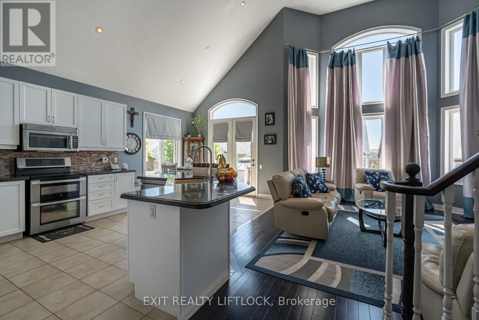 399 LAKESHORE ROAD