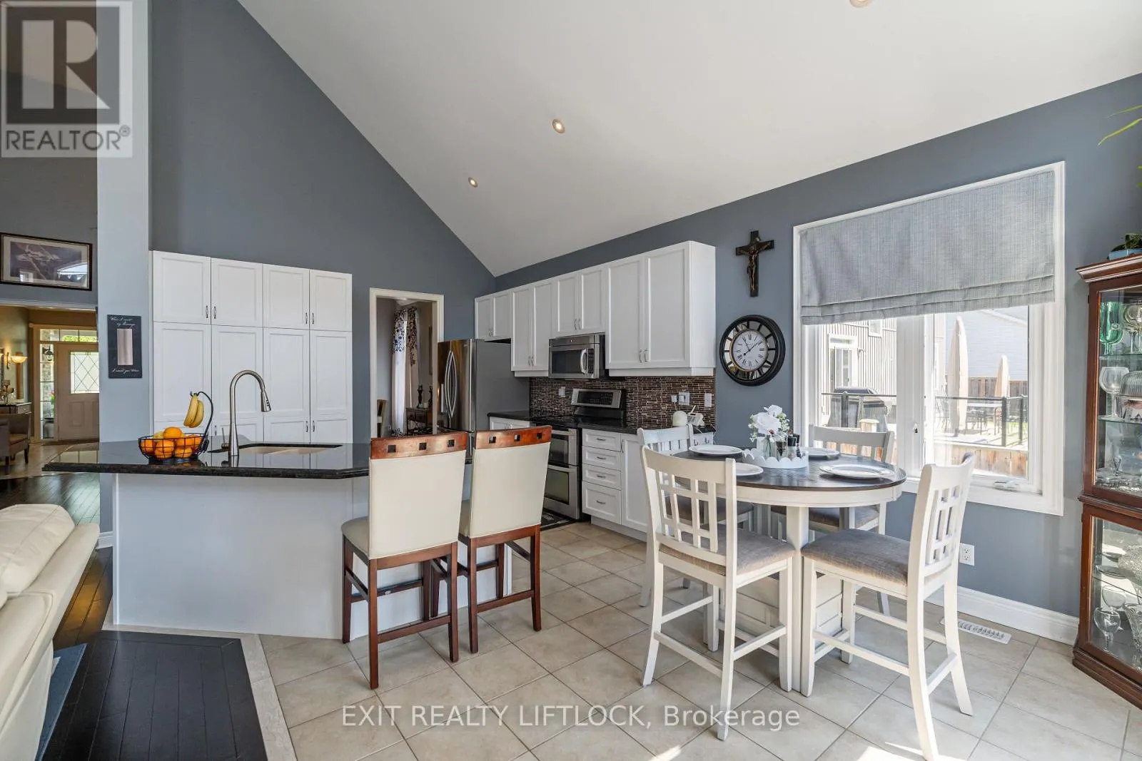 399 LAKESHORE ROAD