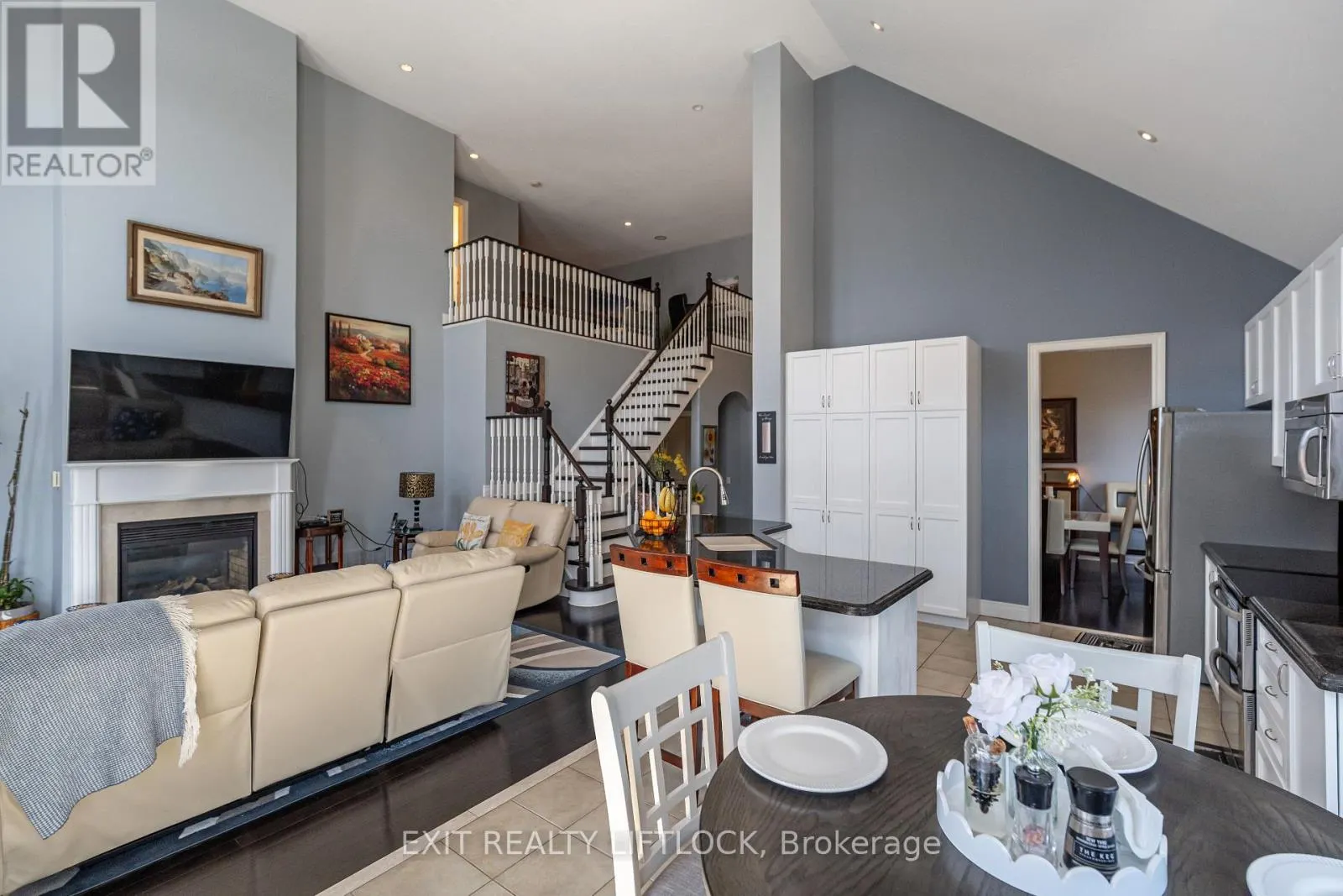 399 LAKESHORE ROAD