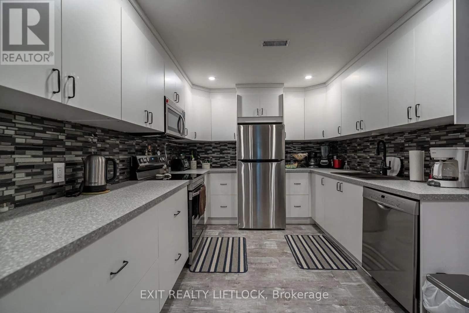 399 LAKESHORE ROAD