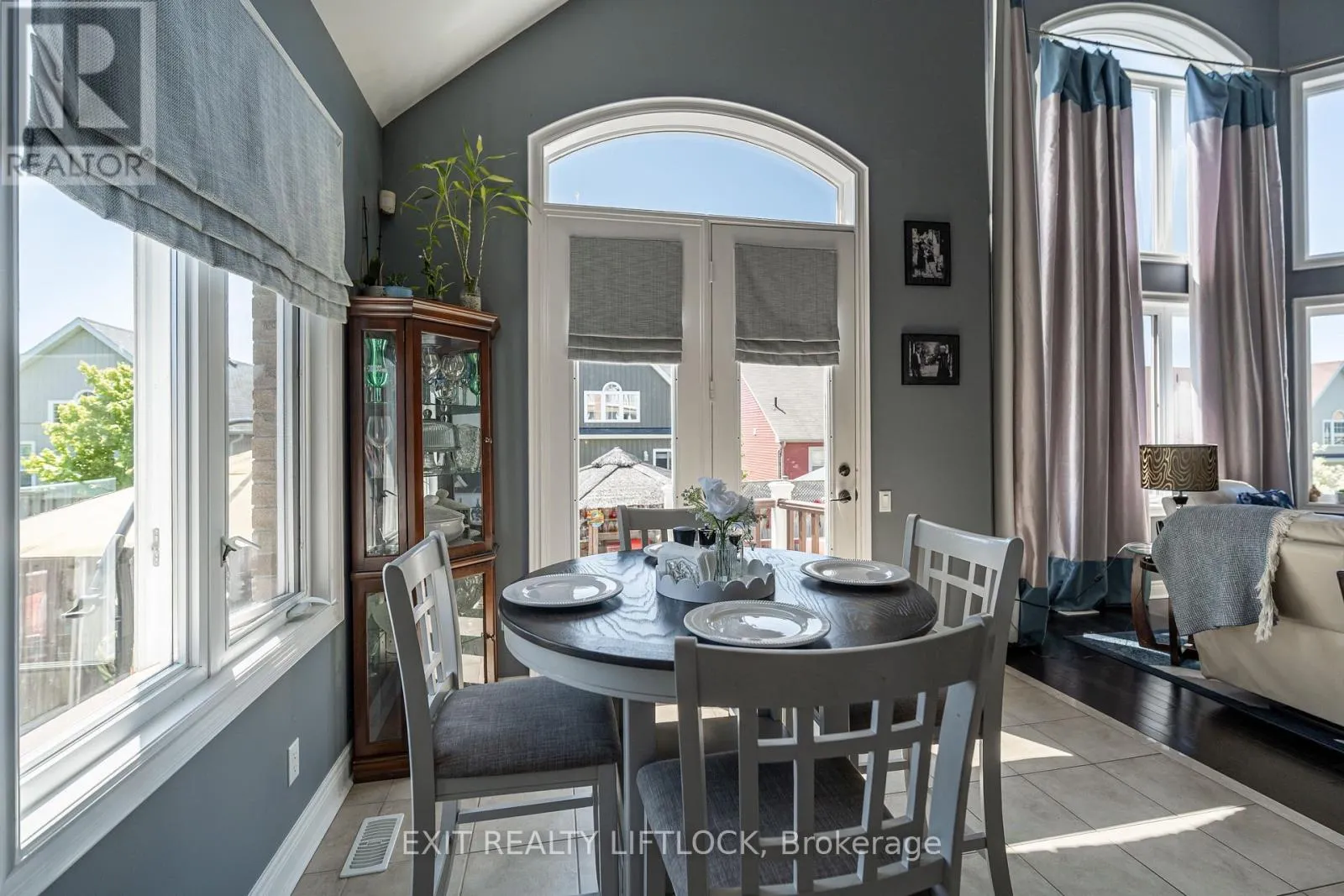399 LAKESHORE ROAD