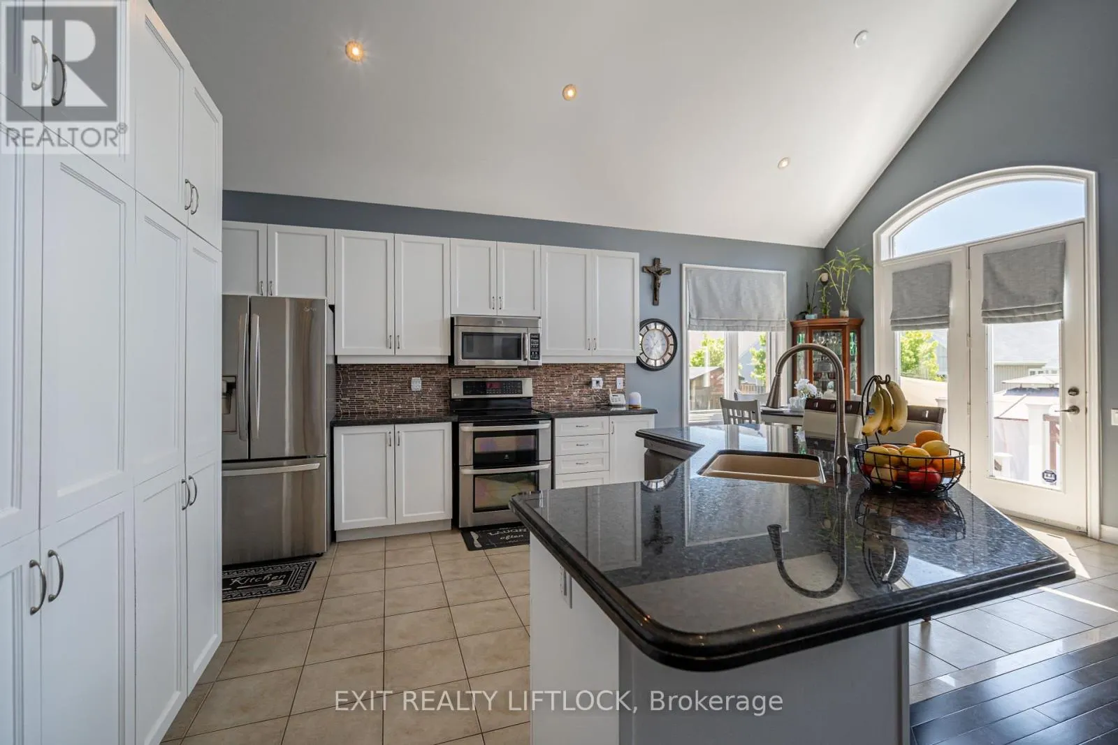 399 LAKESHORE ROAD