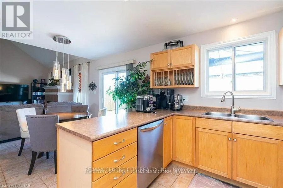 79 DONKER DRIVE