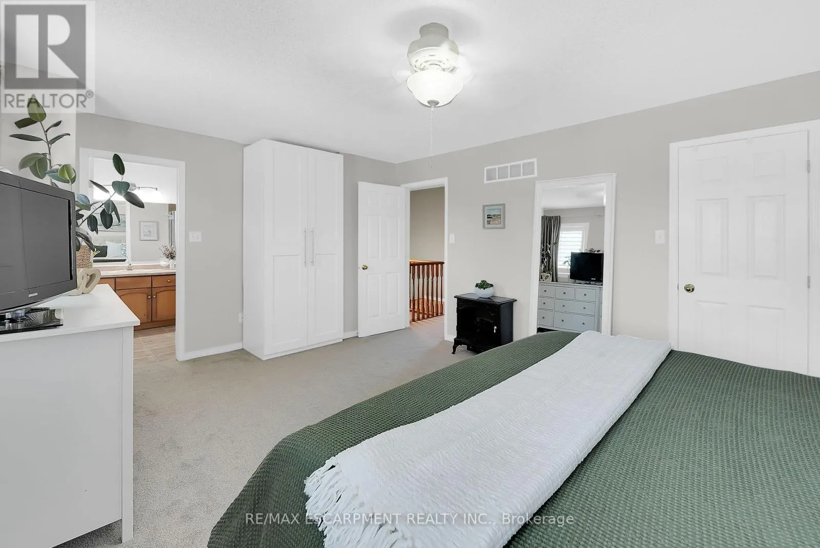 6 SOUTHBROOK DRIVE