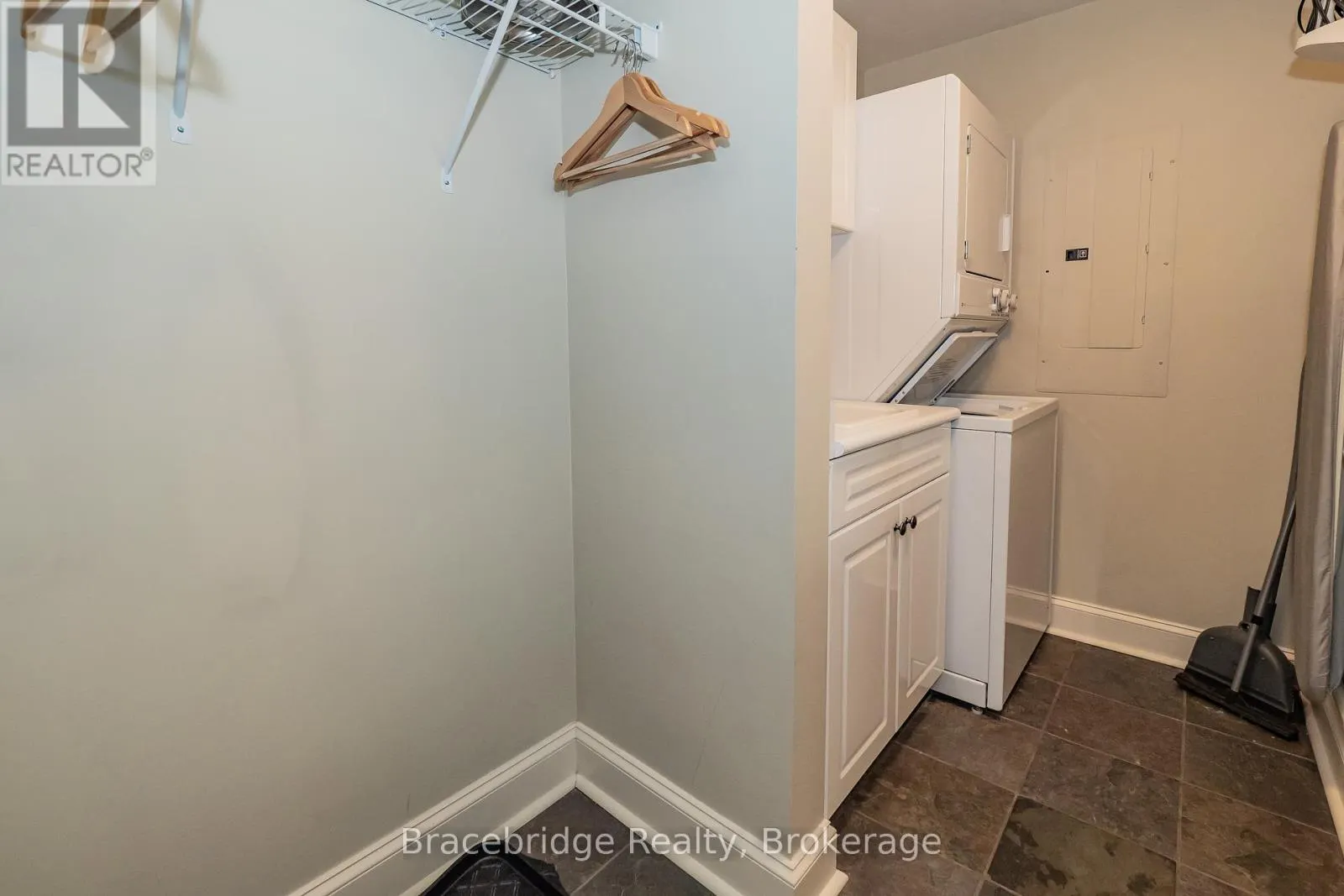 CARLING 2 W5 - 3876 MUSKOKA ROAD 118 ROAD W