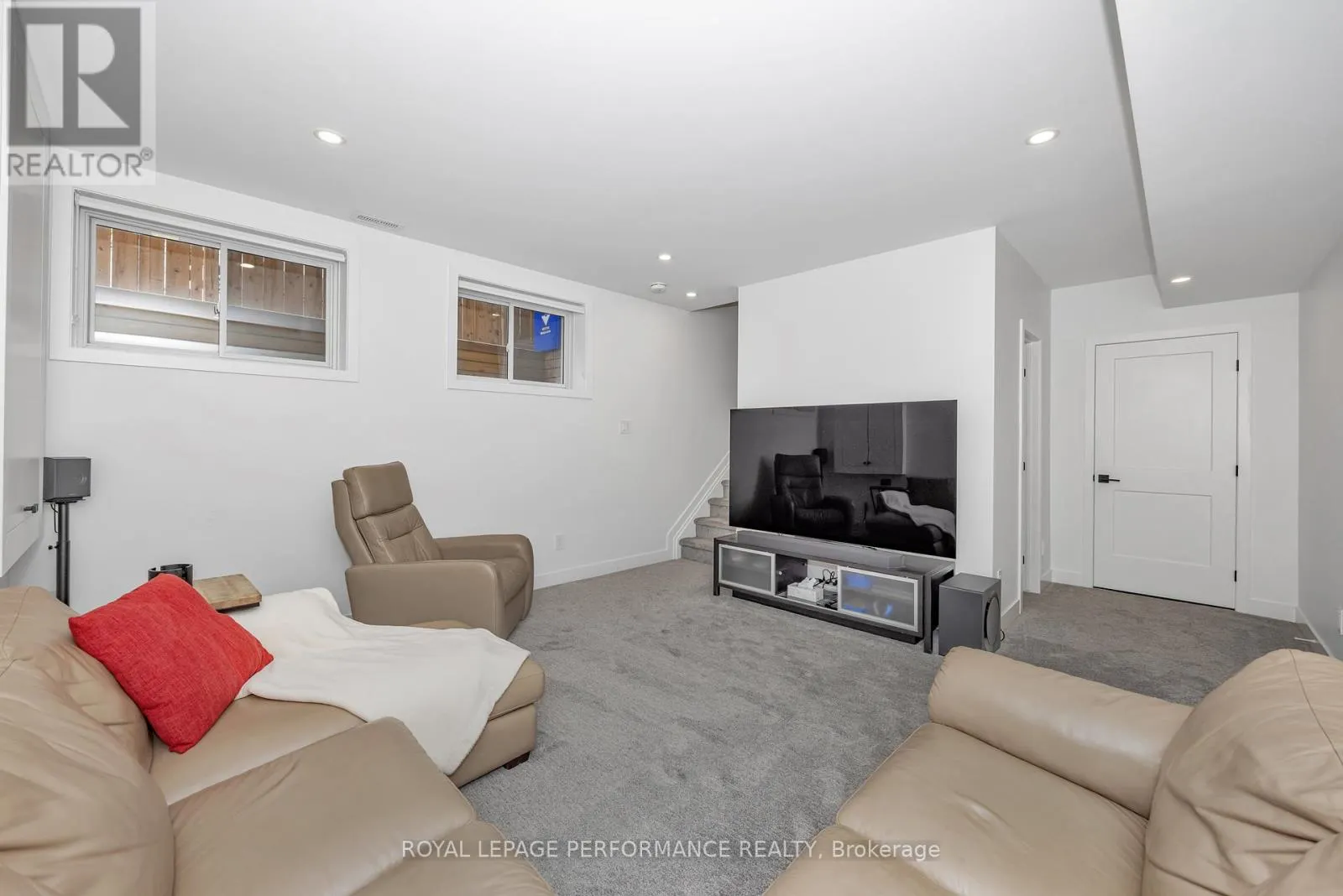 80 DAGMAR AVENUE