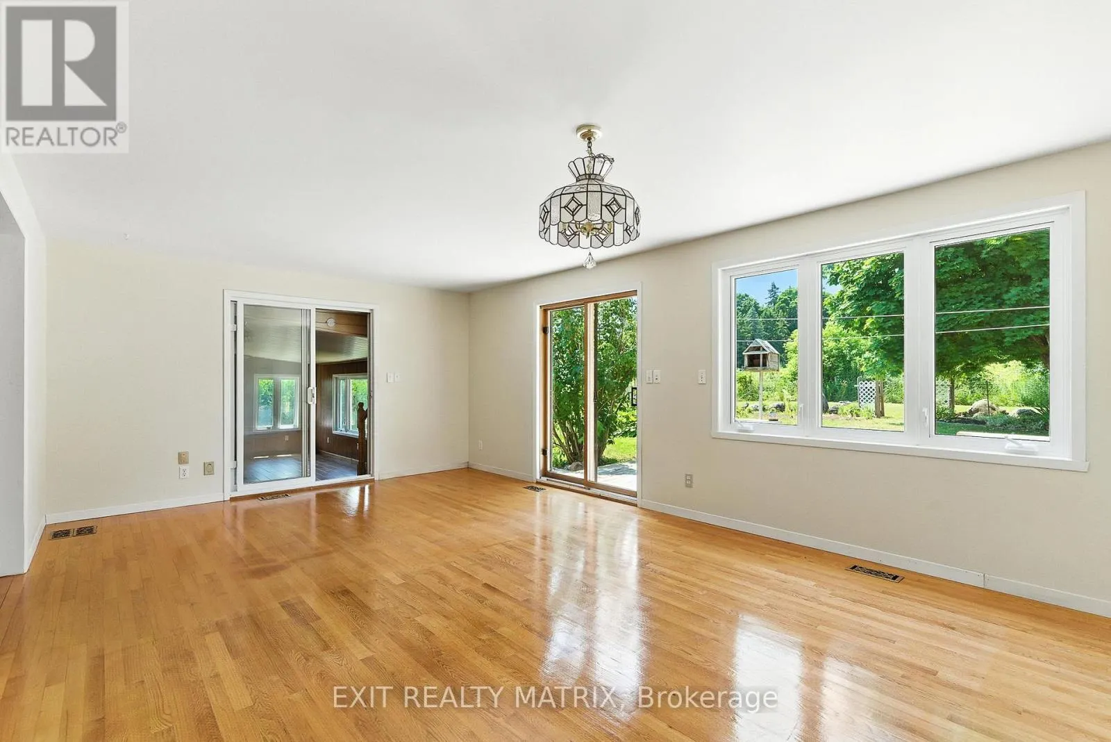 26 FARMERS AVENUE