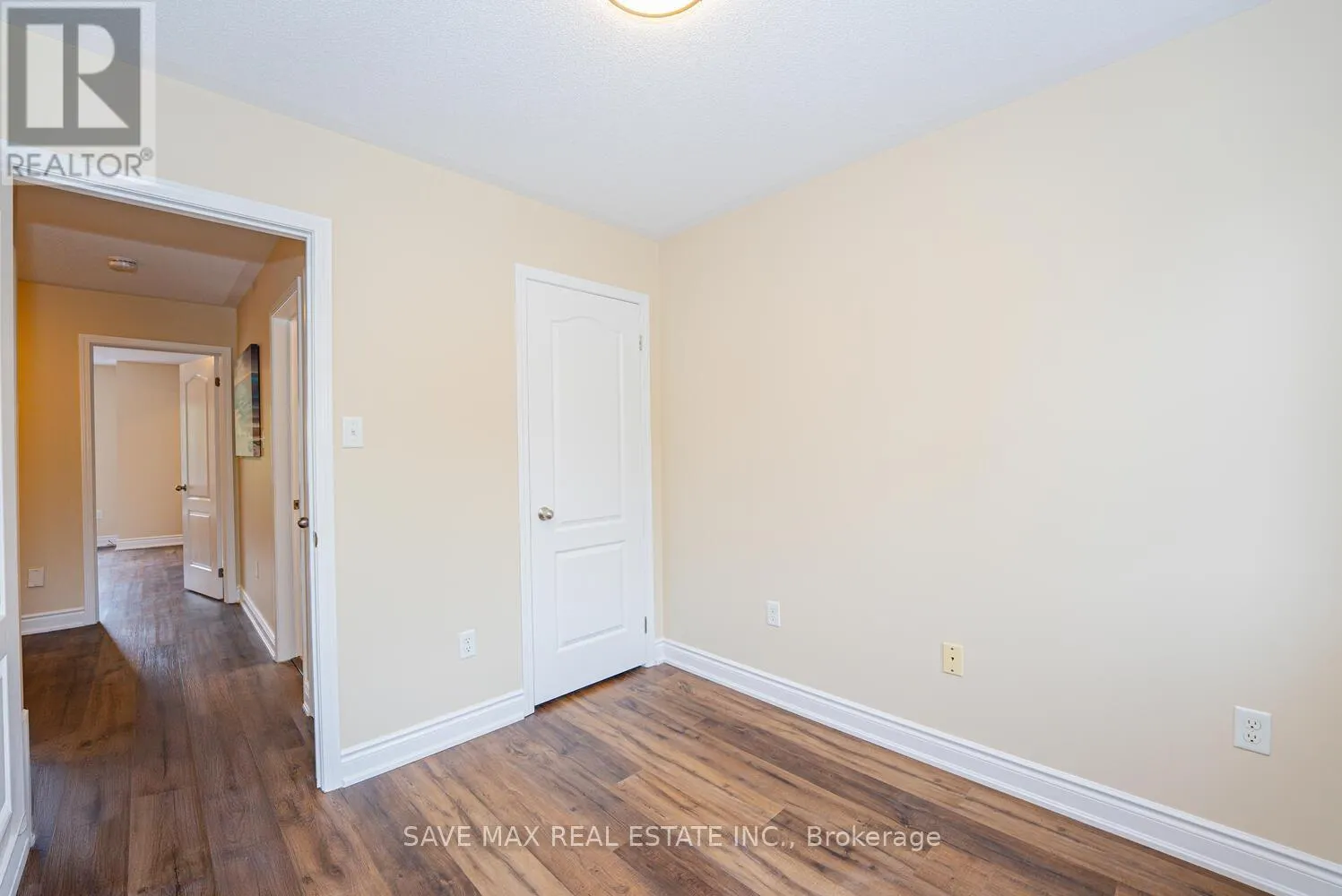 43 - 21 DIANA AVENUE