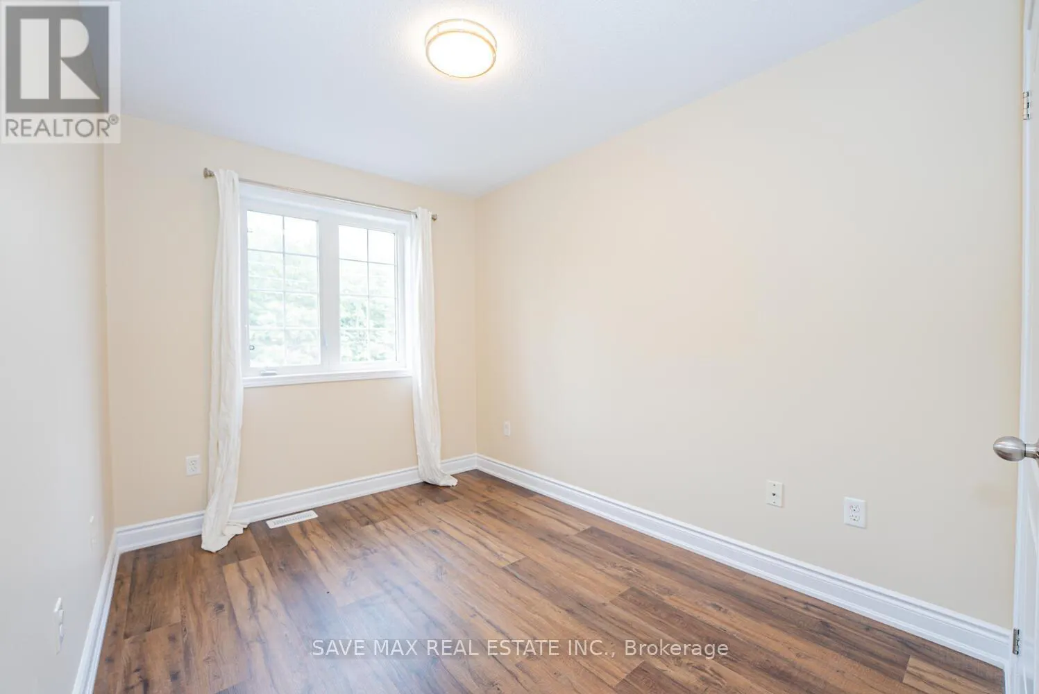 43 - 21 DIANA AVENUE