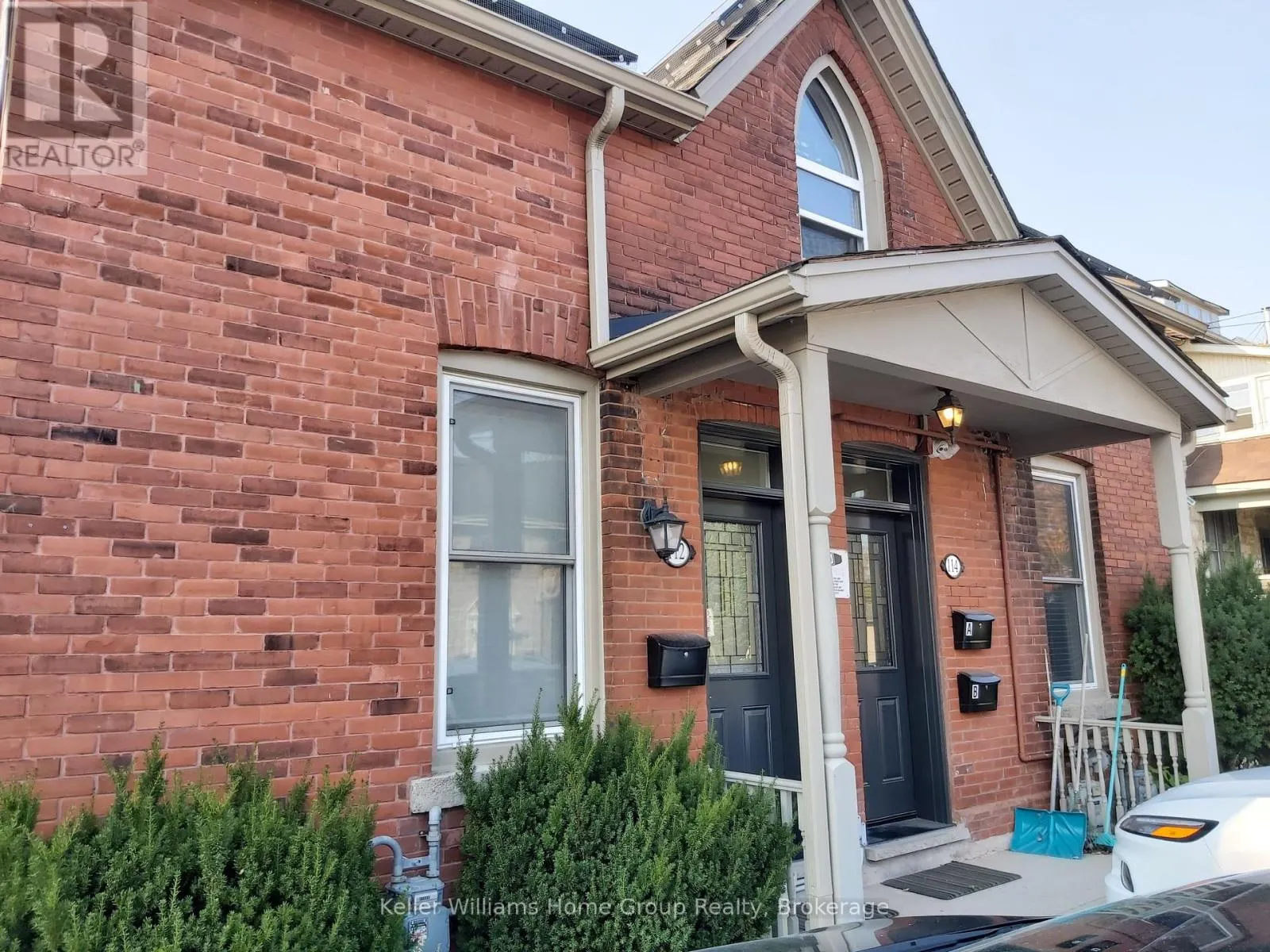 112 SURREY STREET E