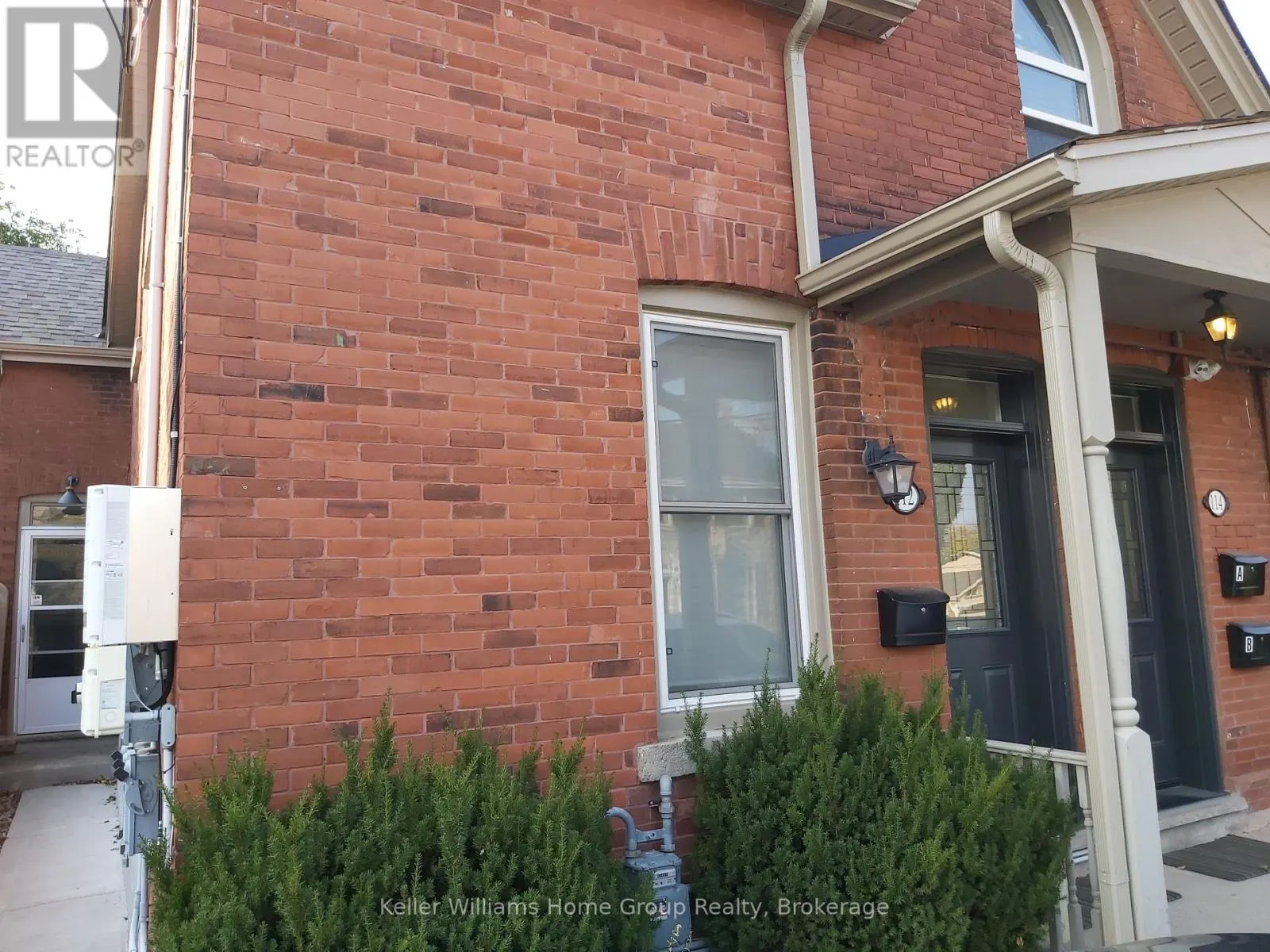 112 SURREY STREET E
