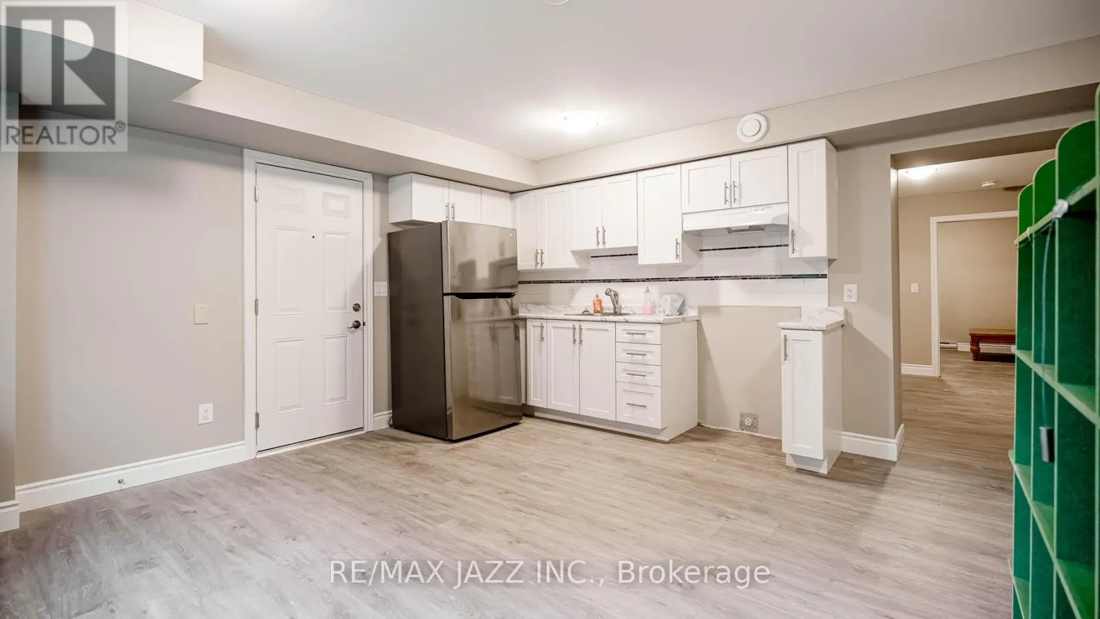 144 KING STREET W