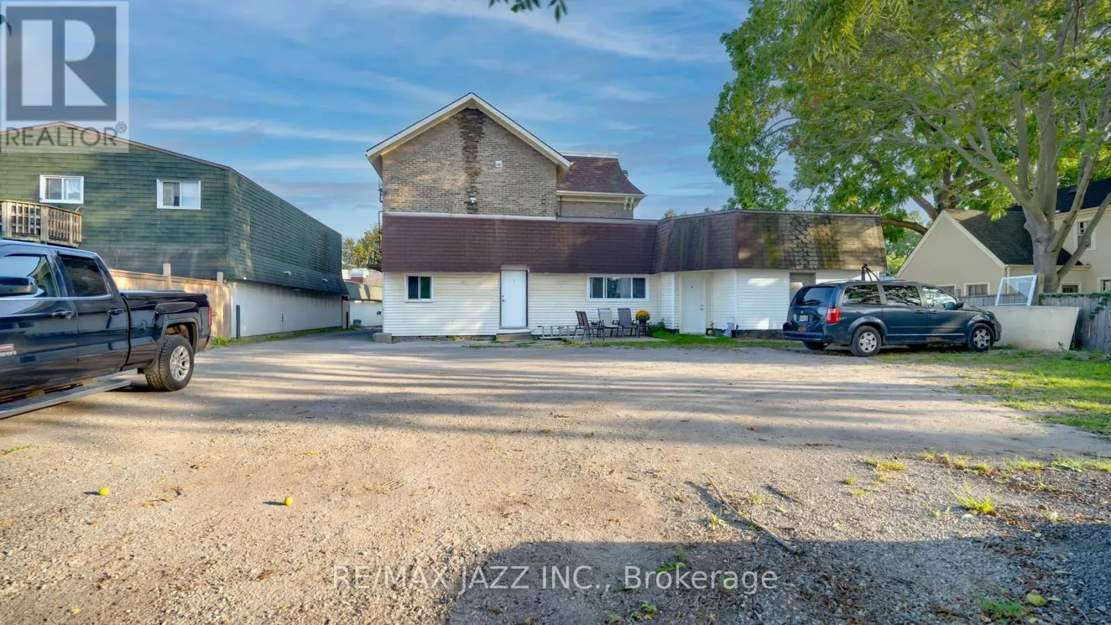 144 KING STREET W