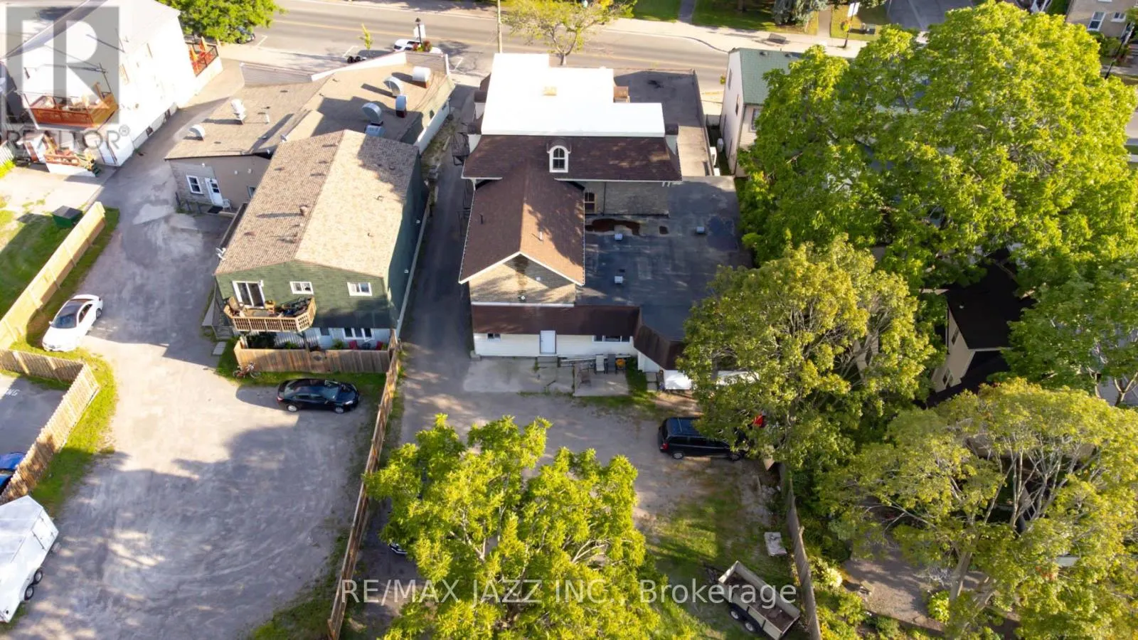 144 KING STREET W