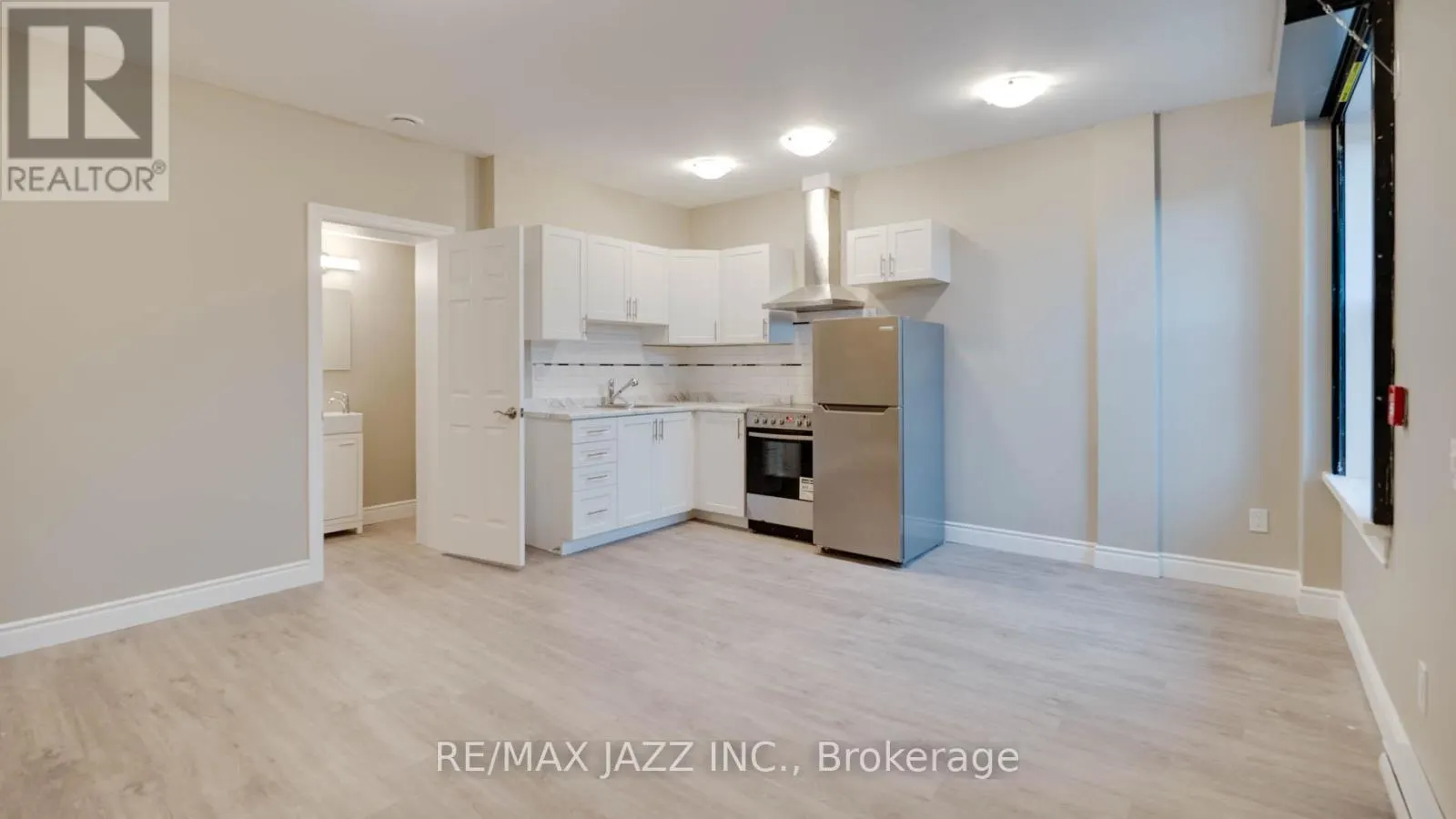 144 KING STREET W