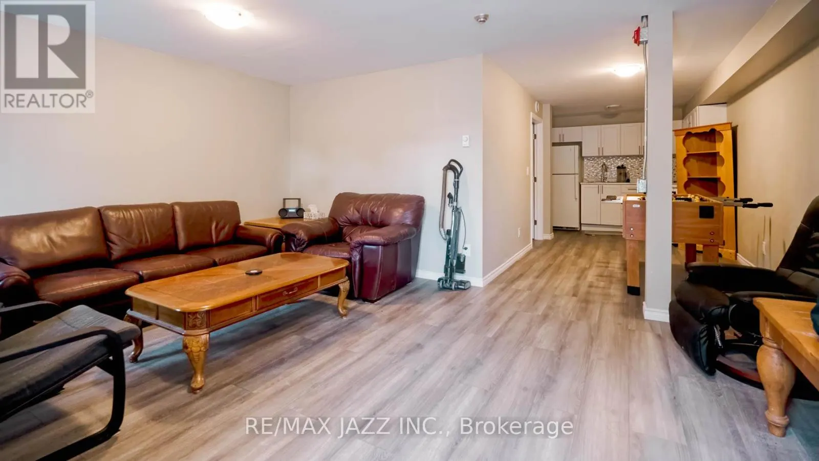 144 KING STREET W