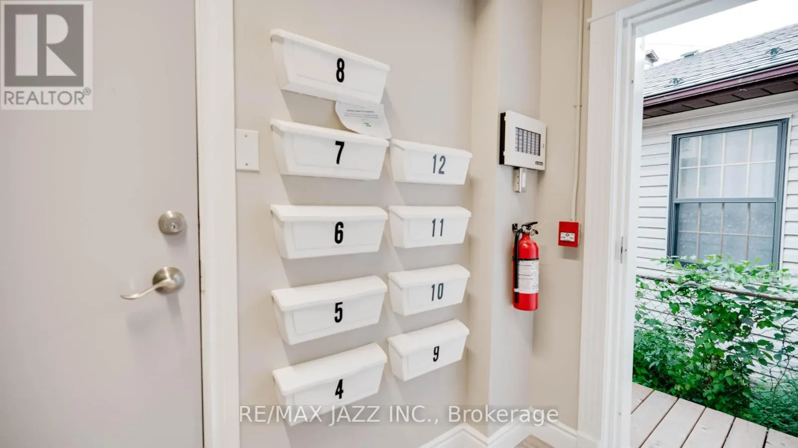 144 KING STREET W