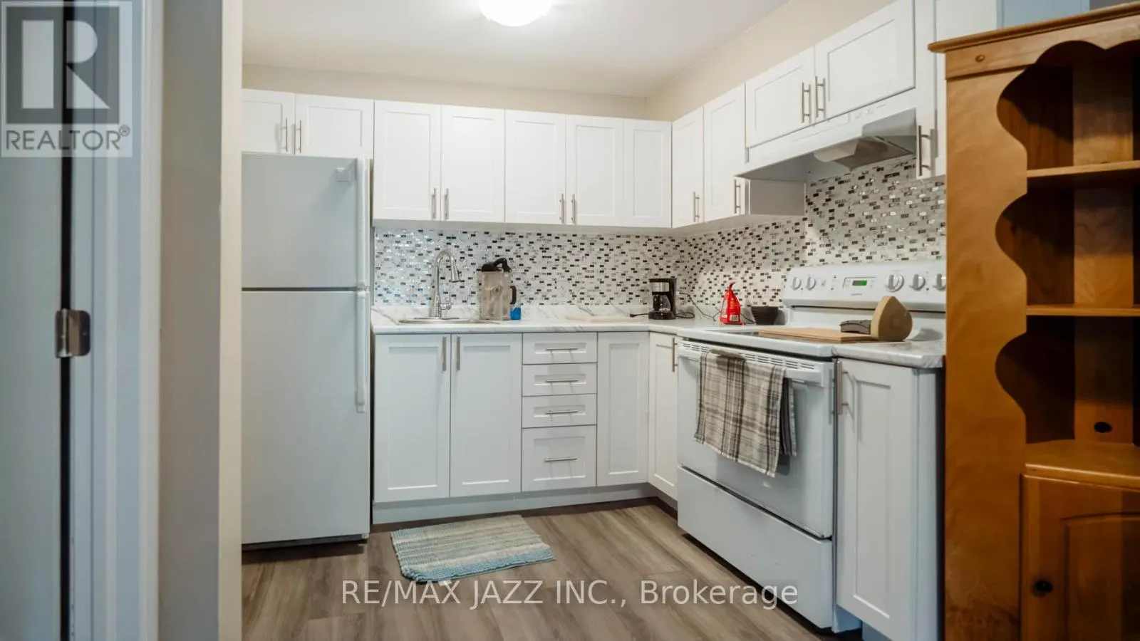 144 KING STREET W