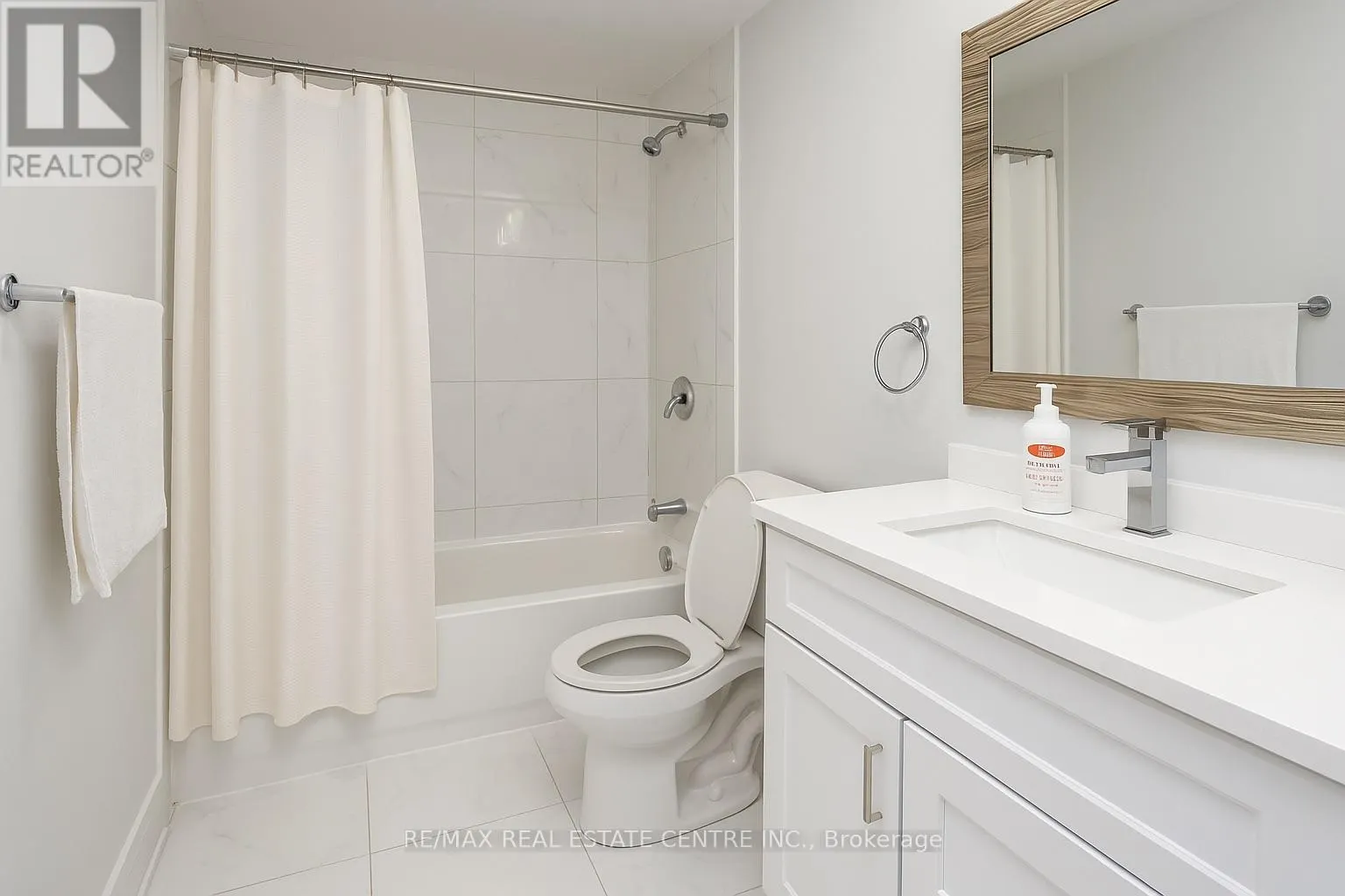 12 SWAN AVENUE