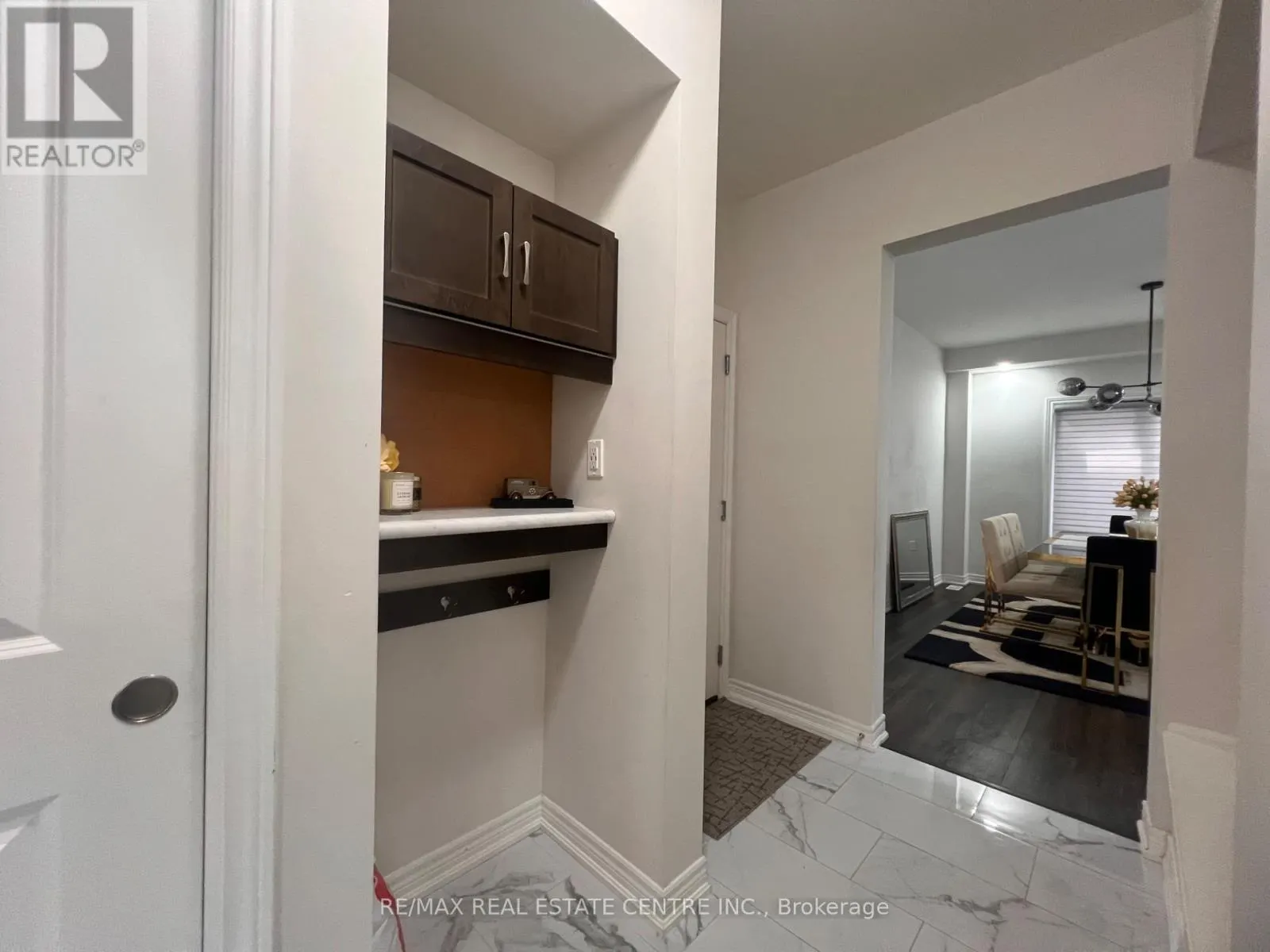 12 SWAN AVENUE