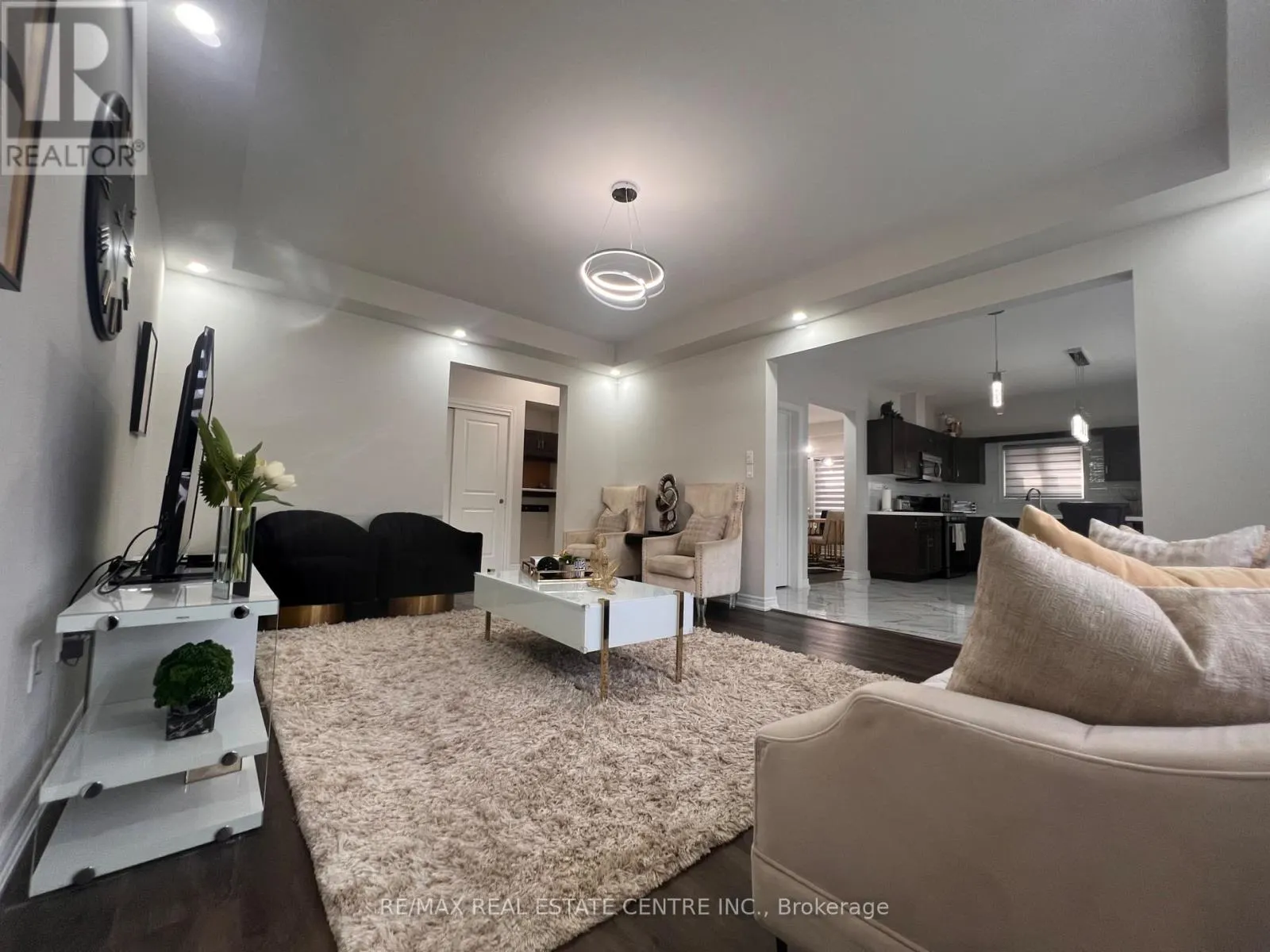 12 SWAN AVENUE
