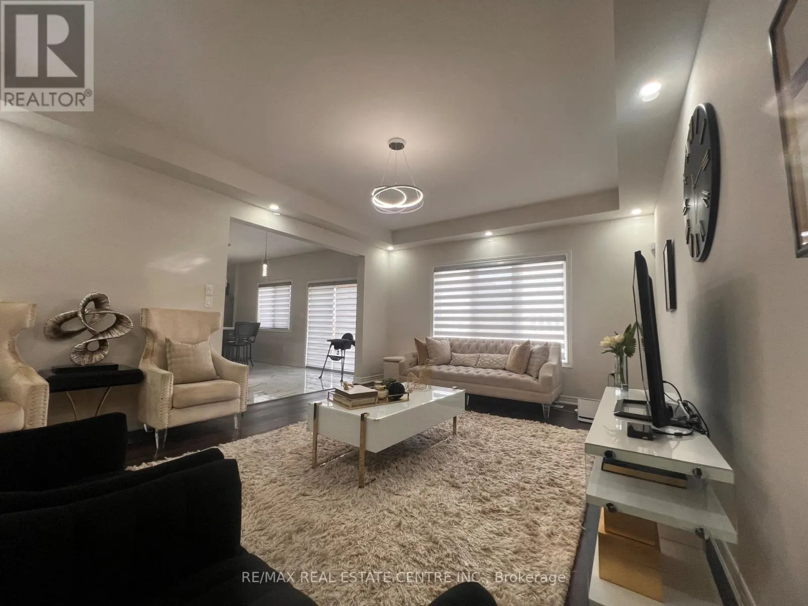 12 SWAN AVENUE