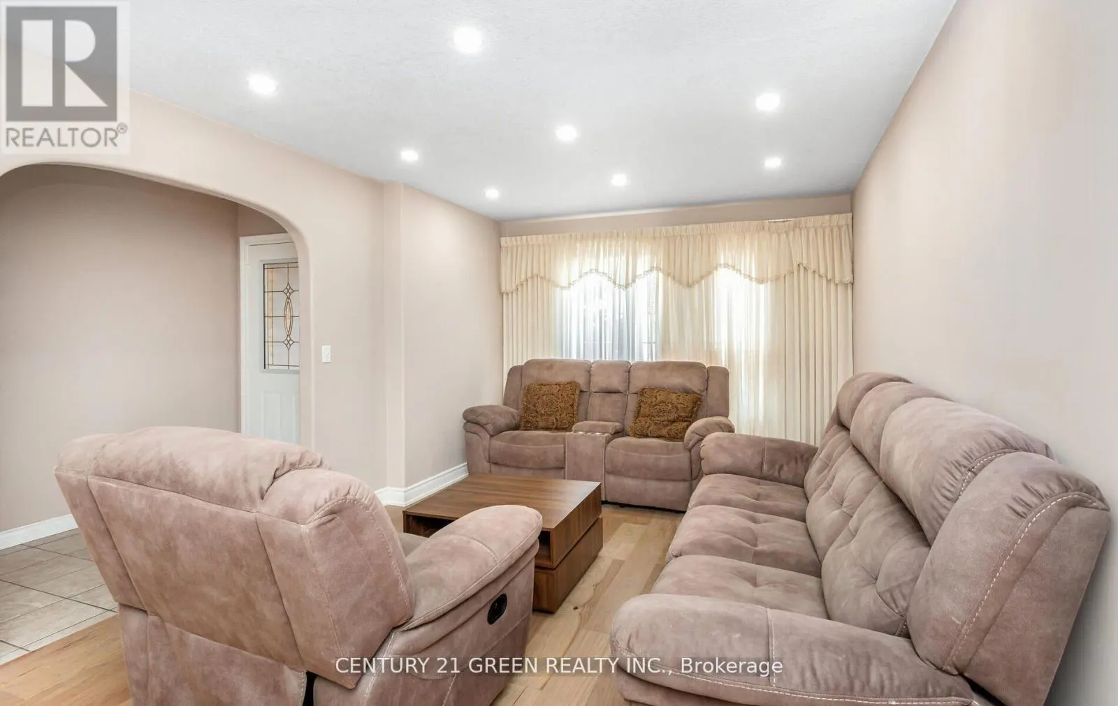 104 LILYWOOD DRIVE
