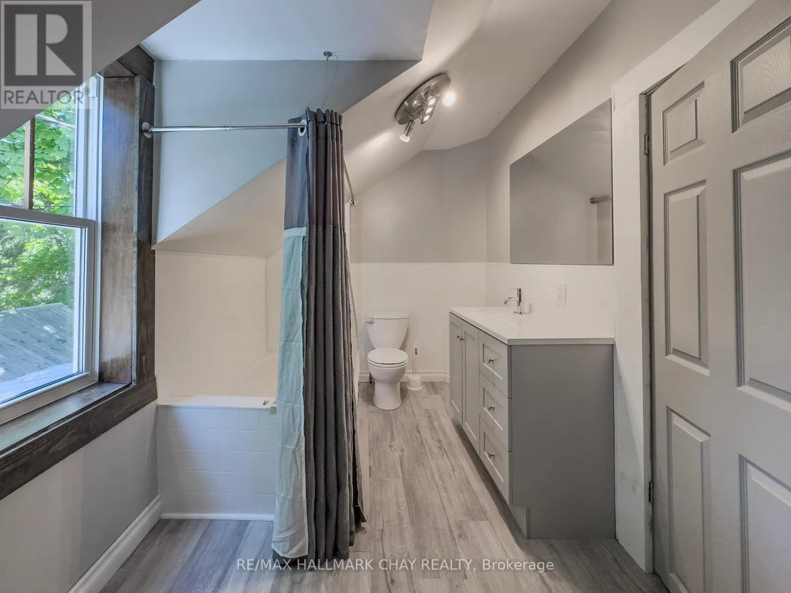 635 FIRST STREET S