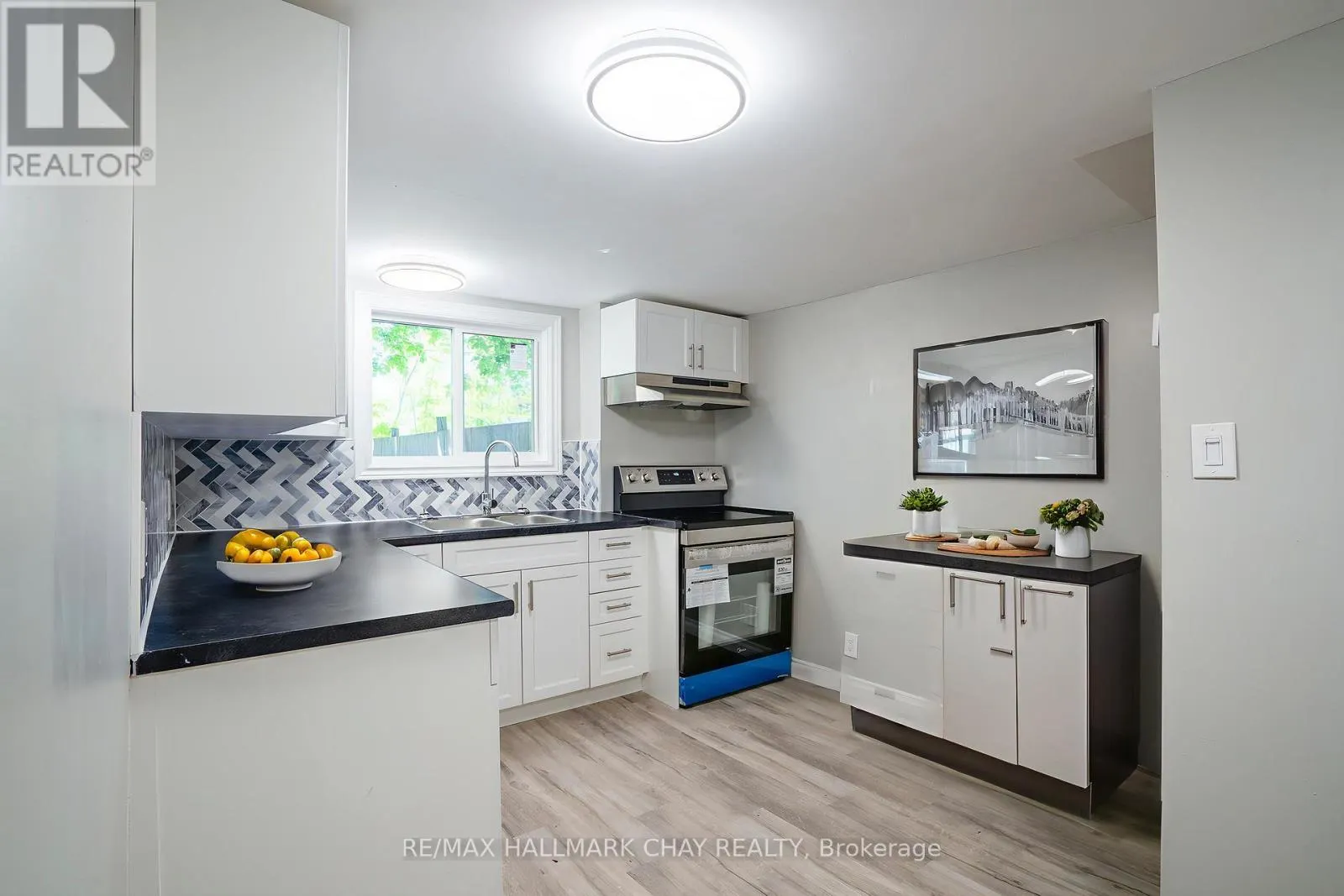 635 FIRST STREET S
