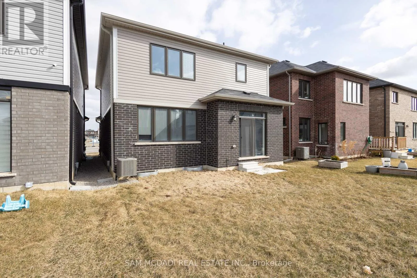 180 WHITHORN CRESCENT