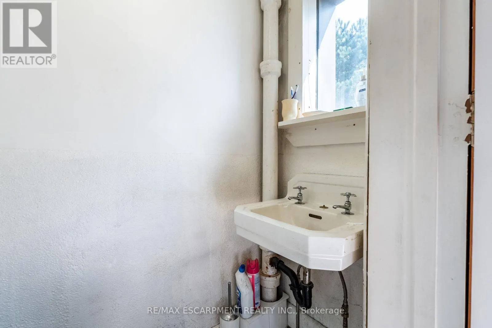 1090 BROCK ROAD